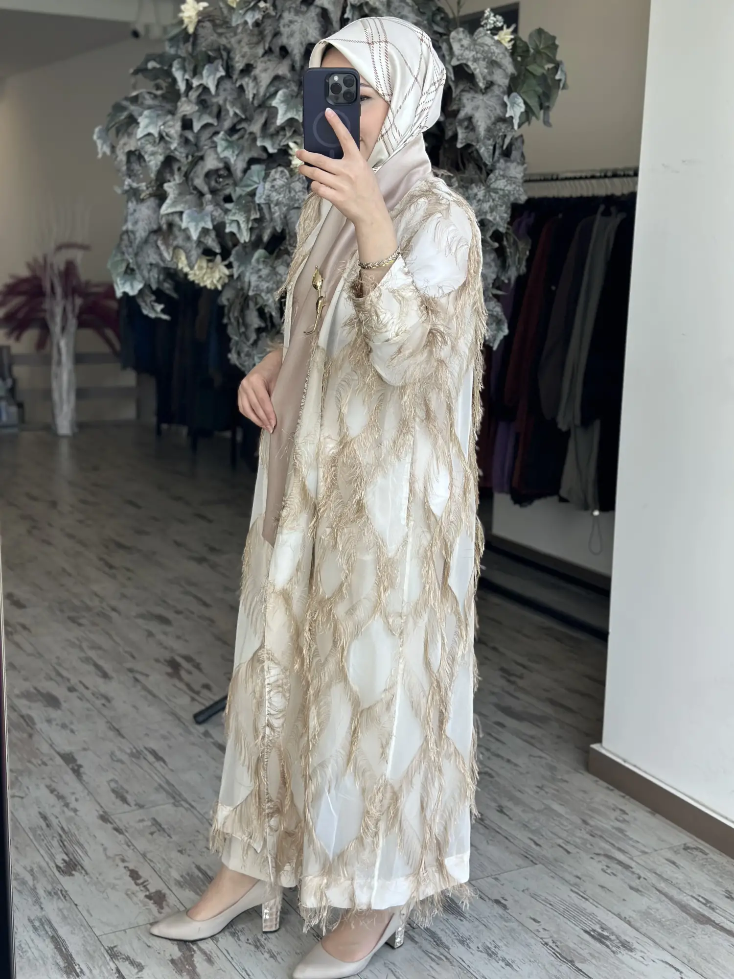 Vuu Püskül Detaylı Jakarlı Abaya
