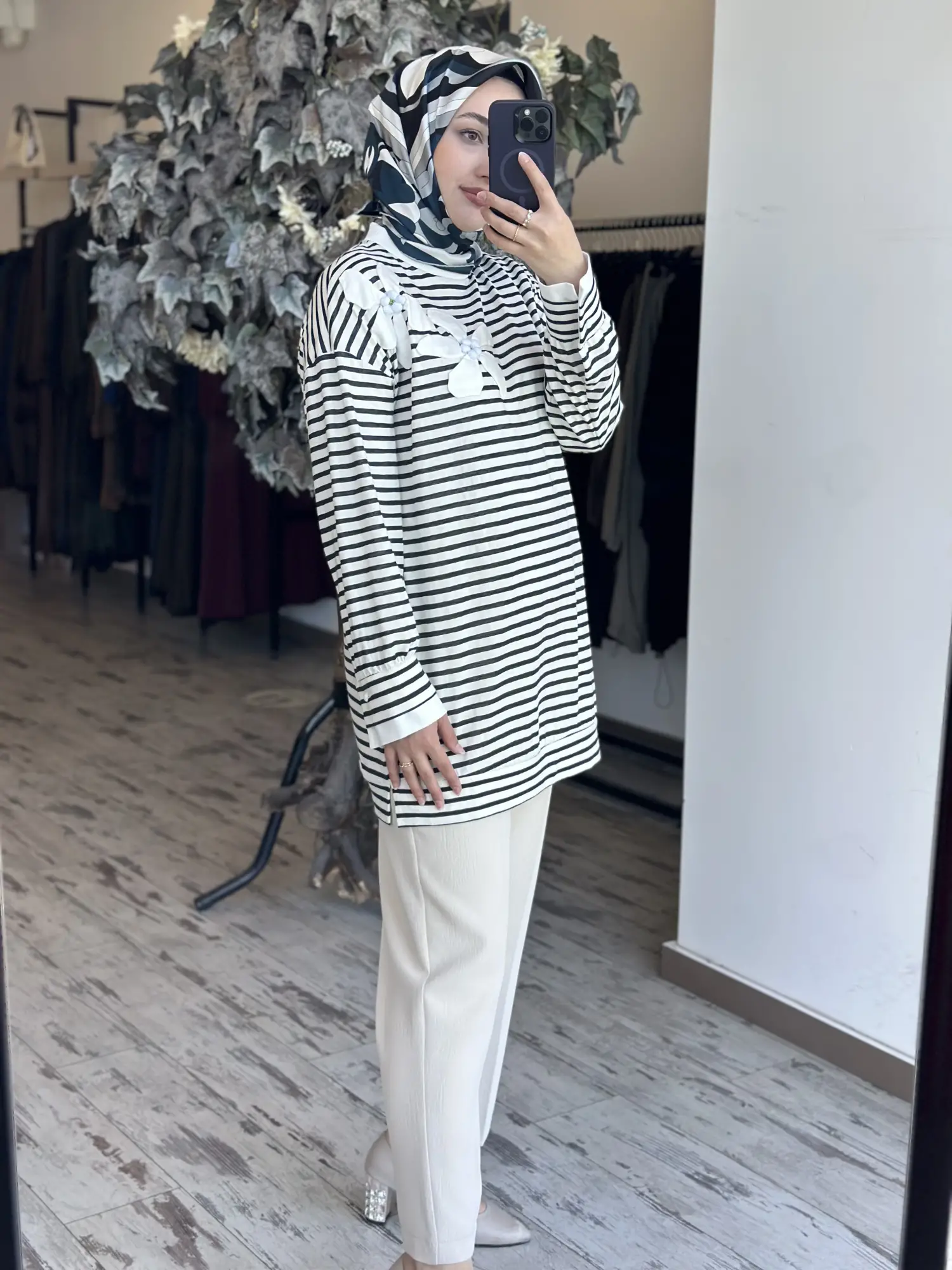 Kayra Çizgili Basic Çiçek Motifli Sweatshırt KA70025