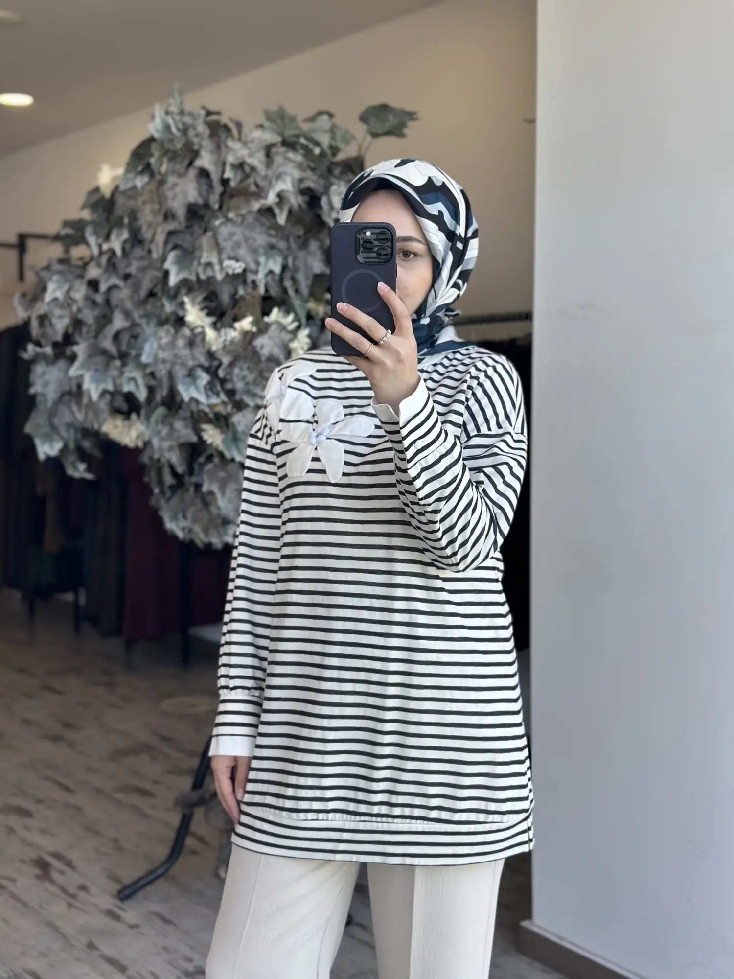 Kayra Çizgili Basic Çiçek Motifli Sweatshırt KA70025