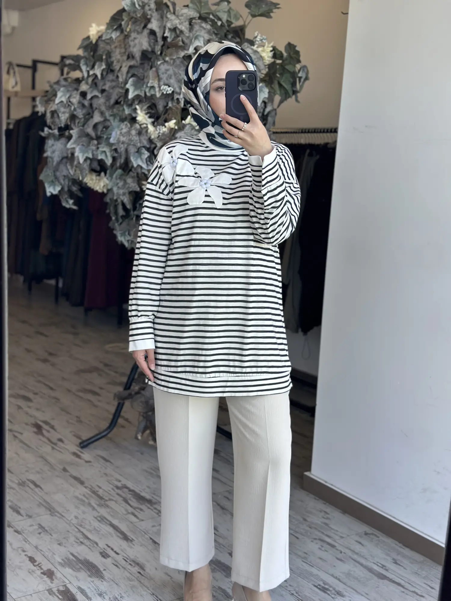 Kayra Çizgili Basic Çiçek Motifli Sweatshırt KA70025