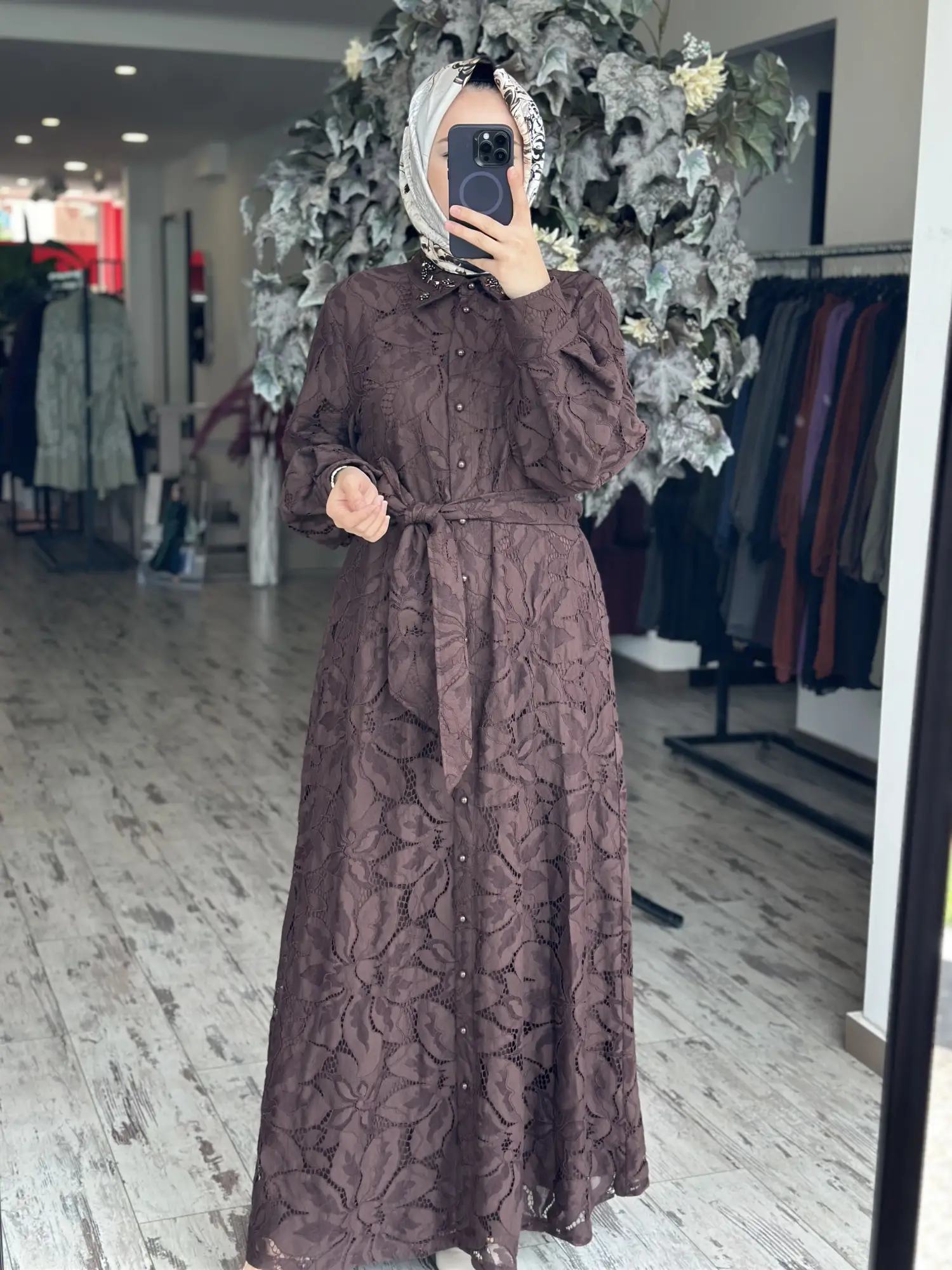 Clande Yakası Taş Detaylı Güpür Gömlek Elbise