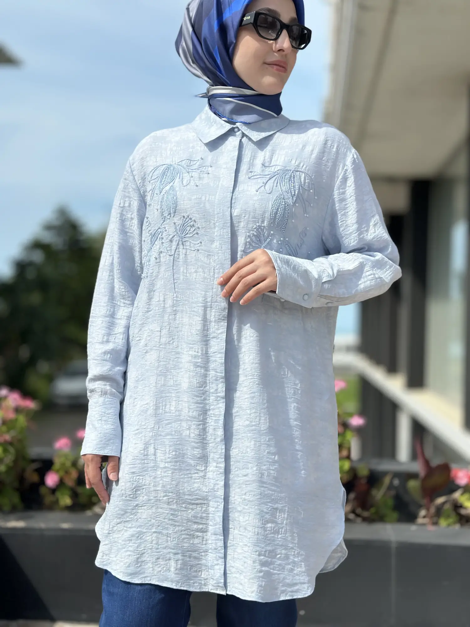 Kayra Yakası Nakış Ve Boncuk Detaylı Gömlek KA21187