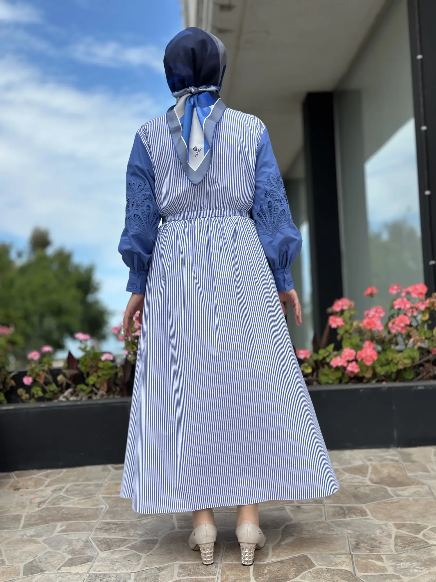 Clande Kolları Lazer Kesimli Çizgi Kombinli Poplin Elbise
