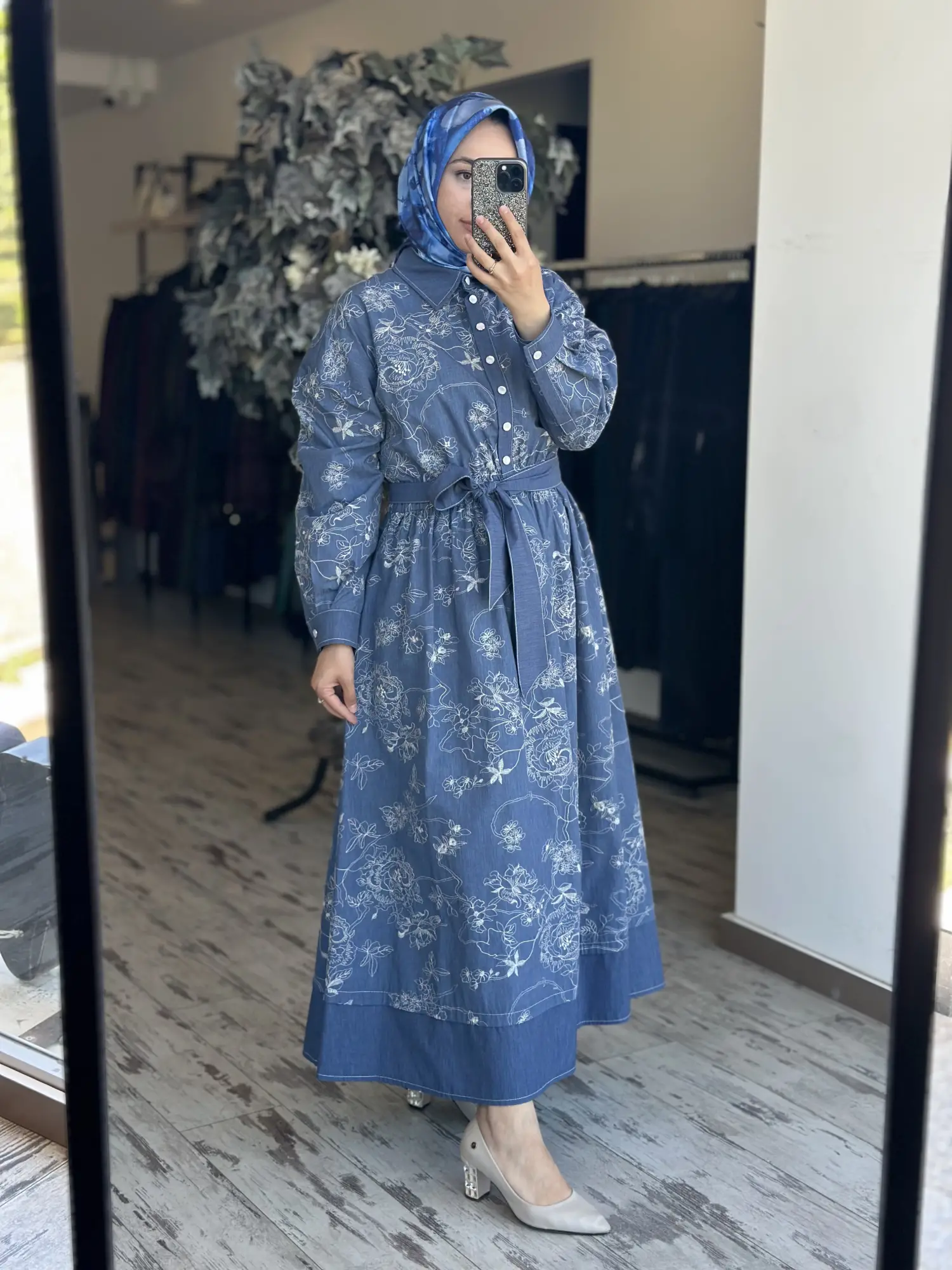 Clande Çiçek Nakış Desenli Denim Elbise