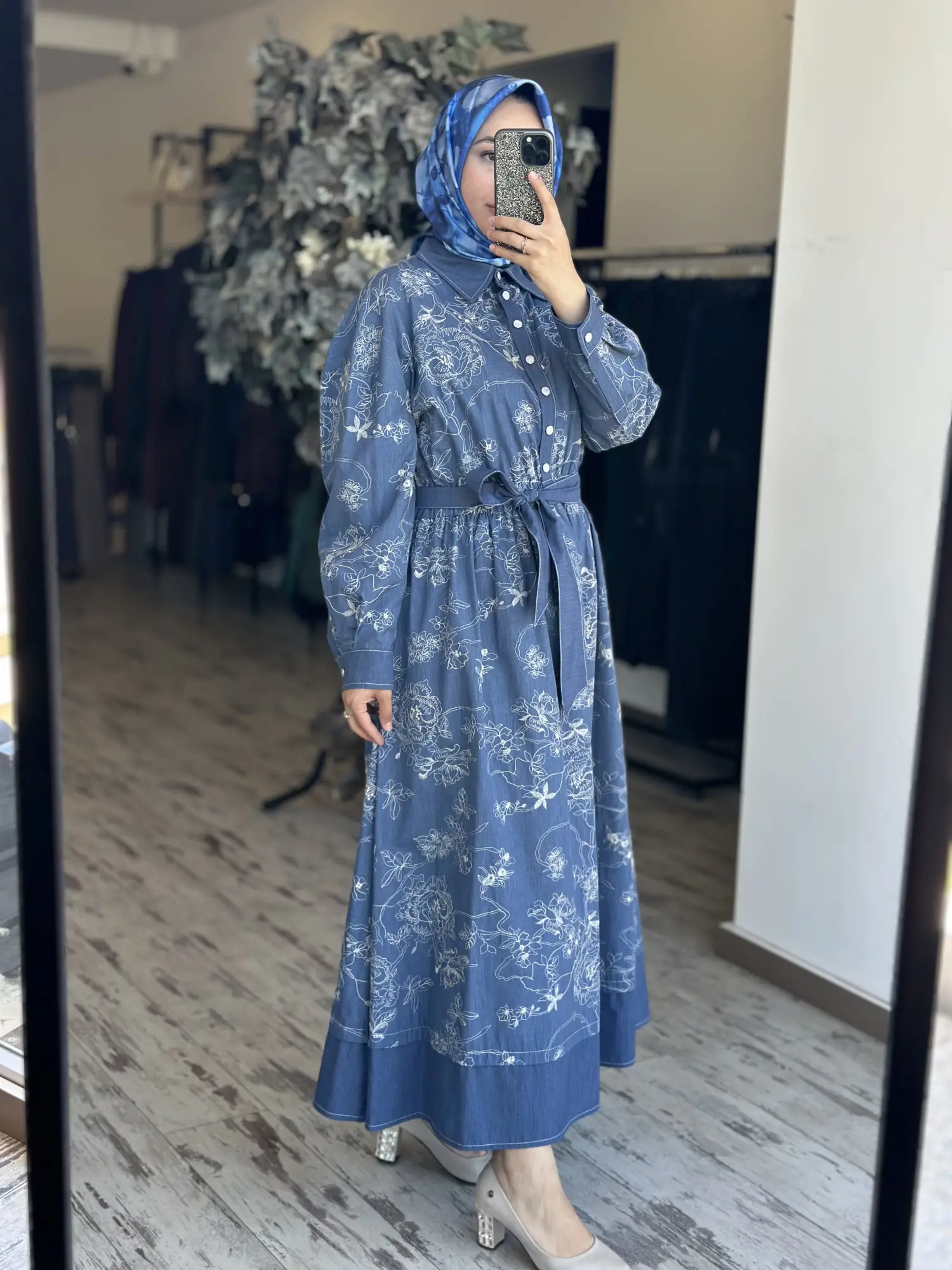 Clande Çiçek Nakış Desenli Denim Elbise