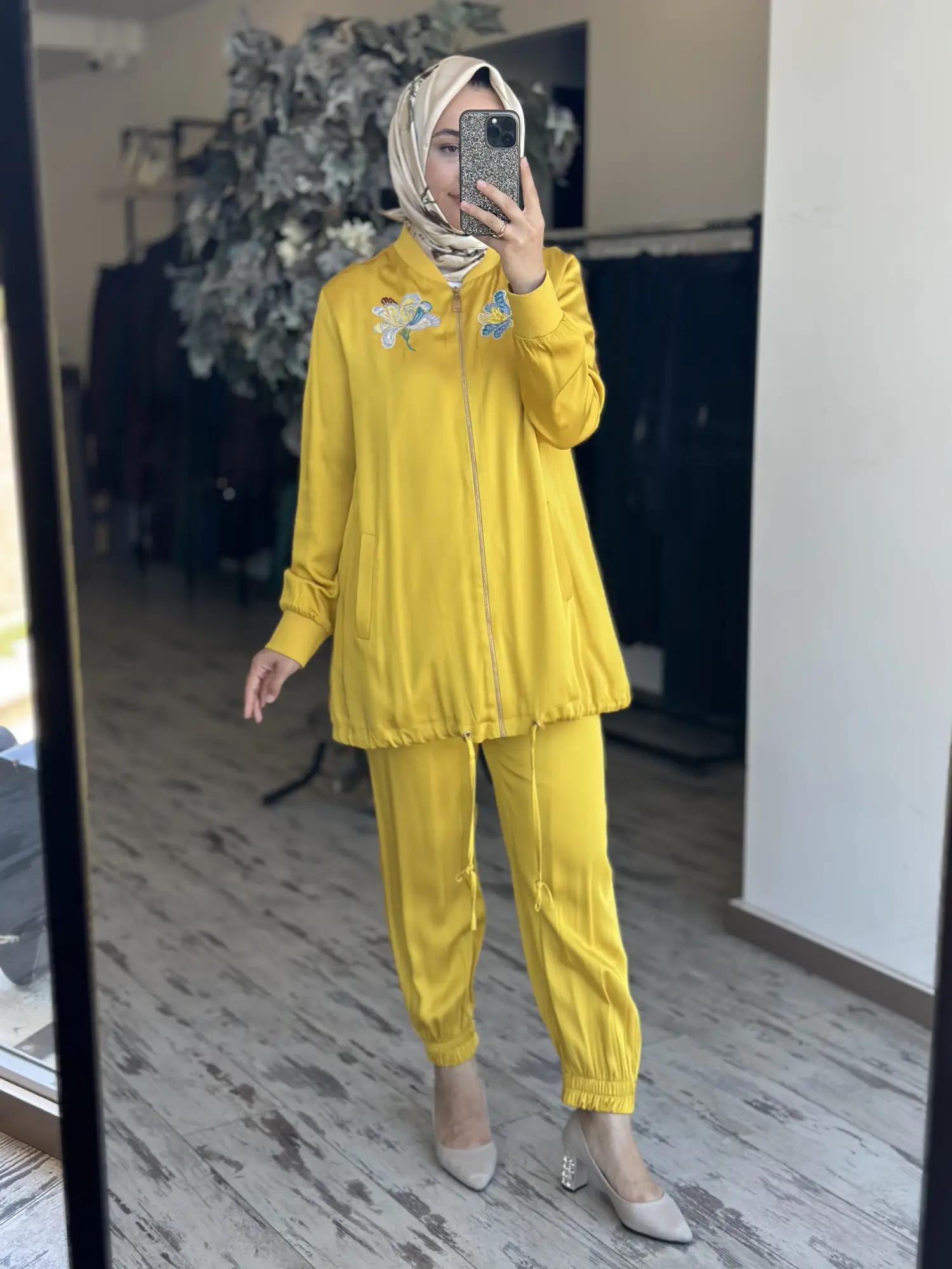 Lisa Sırtı Ve Göğsü İşlemeli Ceket  Pantolon Takım 3026