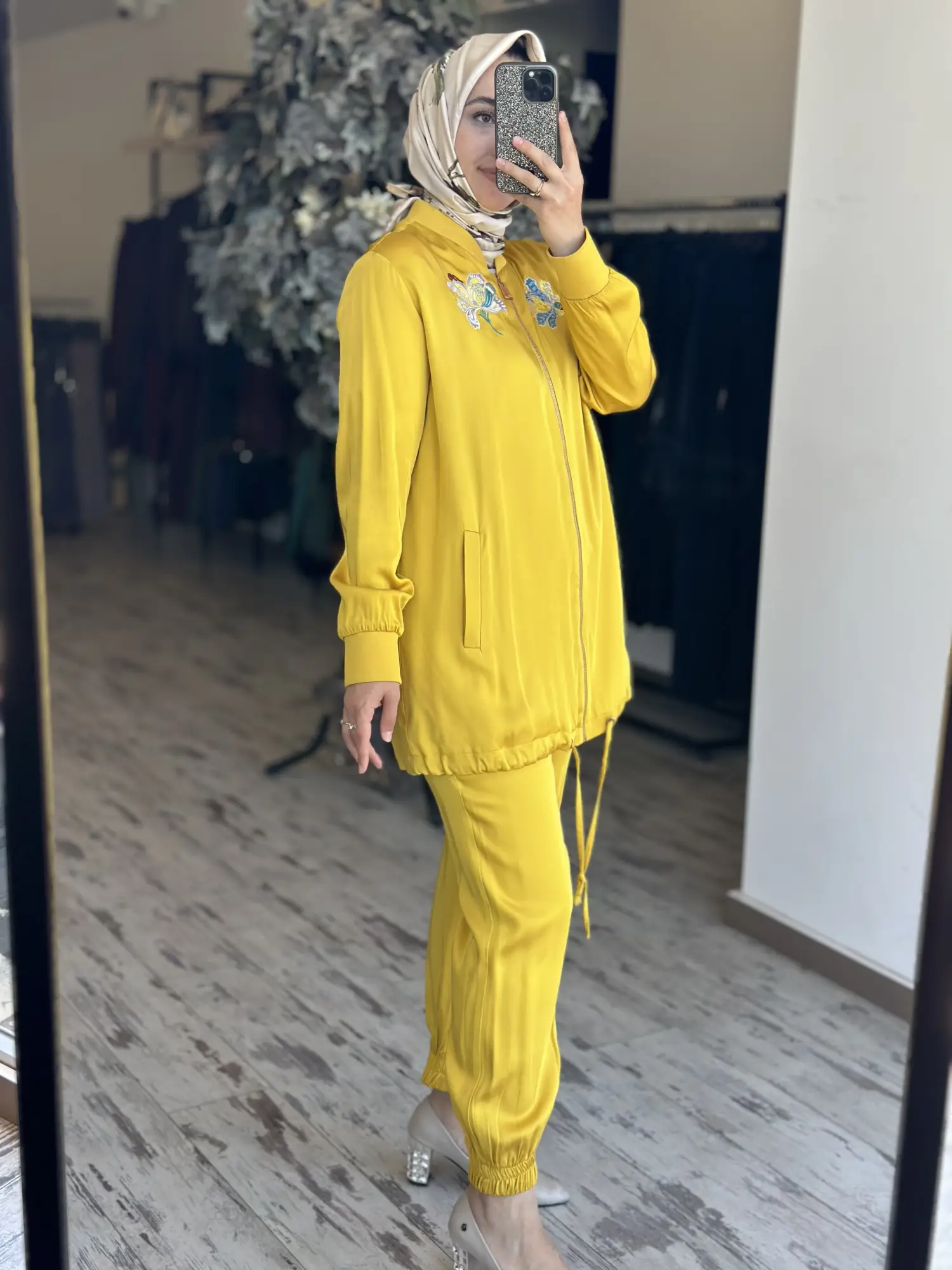 Lisa Sırtı Ve Göğsü İşlemeli Ceket  Pantolon Takım 3026