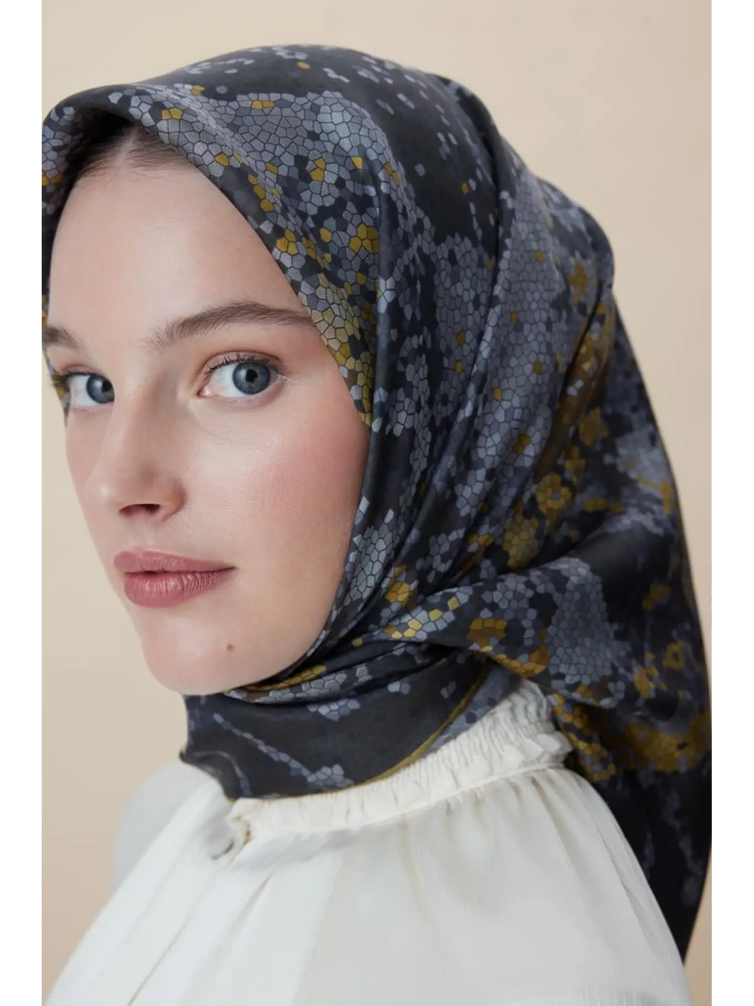 Maisa Su Masalı Çift Taraflı 90X90 Twil İpek Eşarp