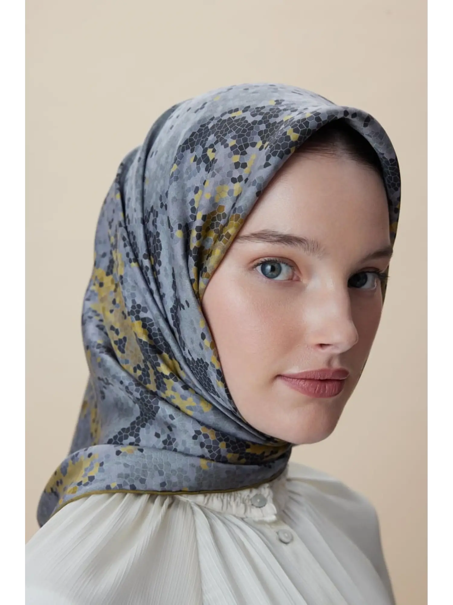 Maisa Su Masalı Çift Taraflı 90X90 Twil İpek Eşarp