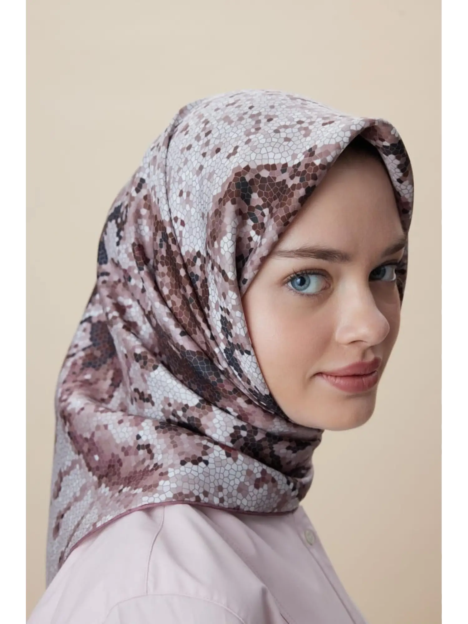 Maisa Su Masalı Çift Taraflı 90X90 Twil İpek Eşarp