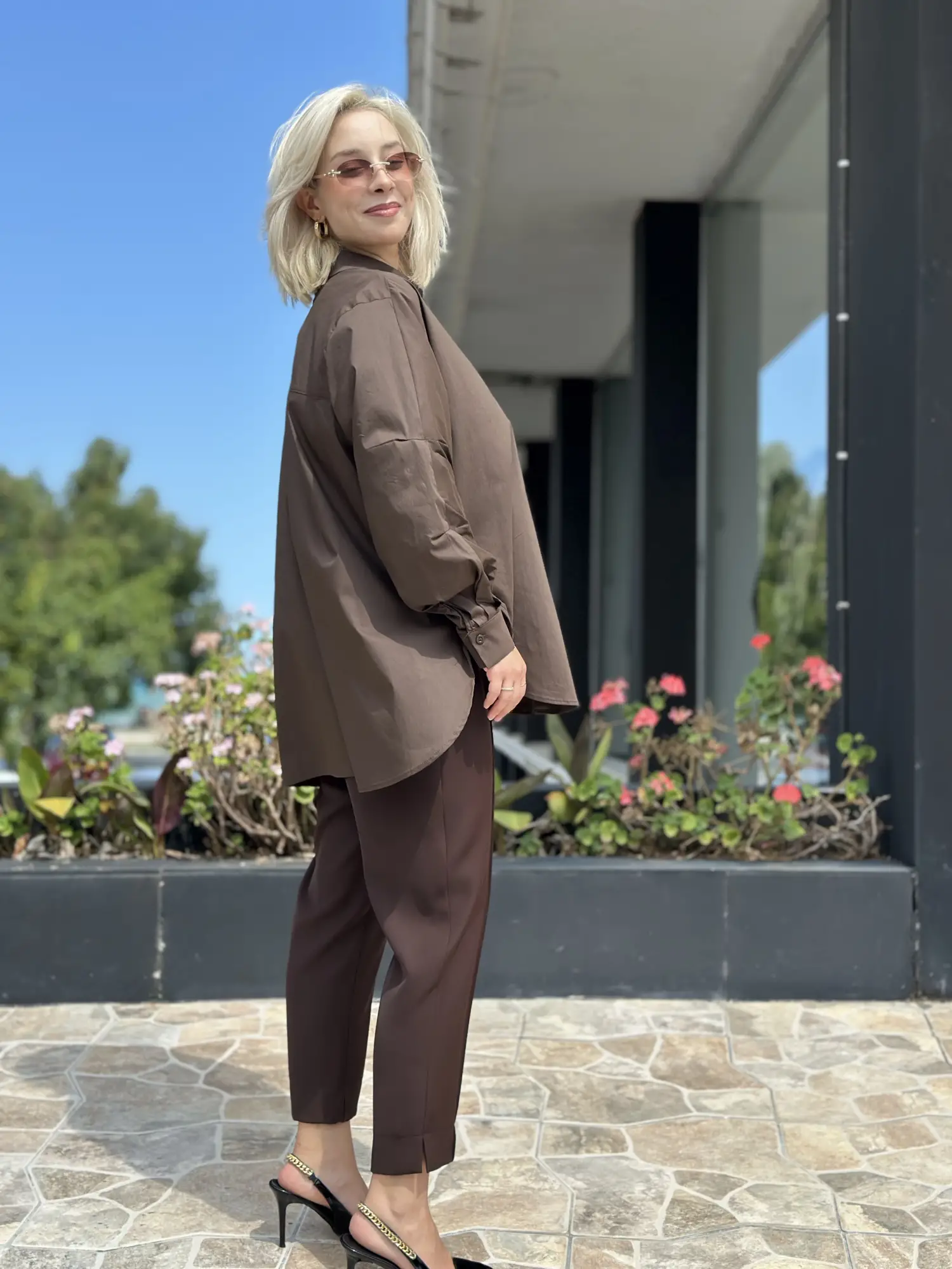 Almarwah Yaka ve Kol Detaylı Asimetrik Poplin Gömlek 101024