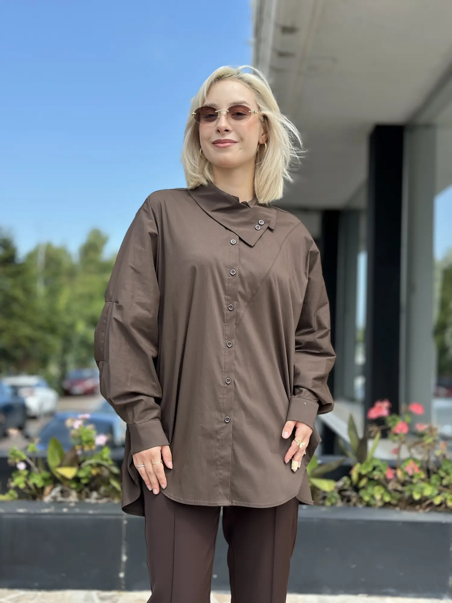 Almarwah Yaka ve Kol Detaylı Asimetrik Poplin Gömlek 101024