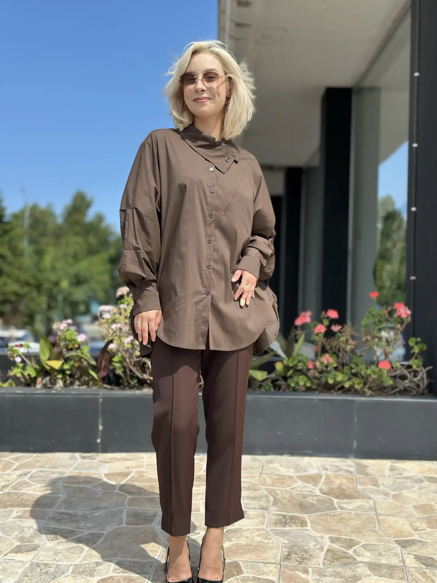 Almarwah Yaka ve Kol Detaylı Asimetrik Poplin Gömlek 101024