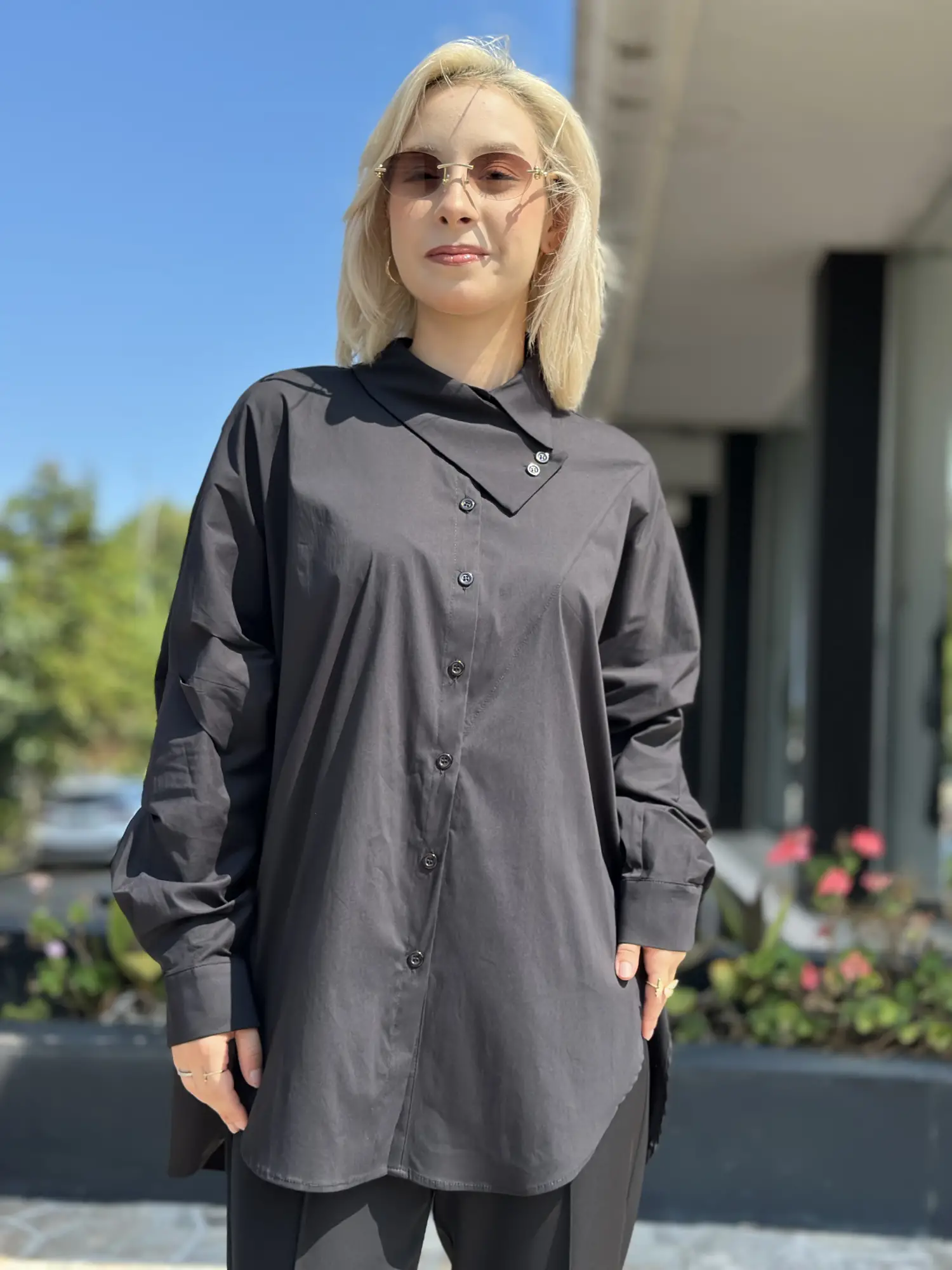 Almarwah Yaka ve Kol Detaylı Asimetrik Poplin Gömlek 101024