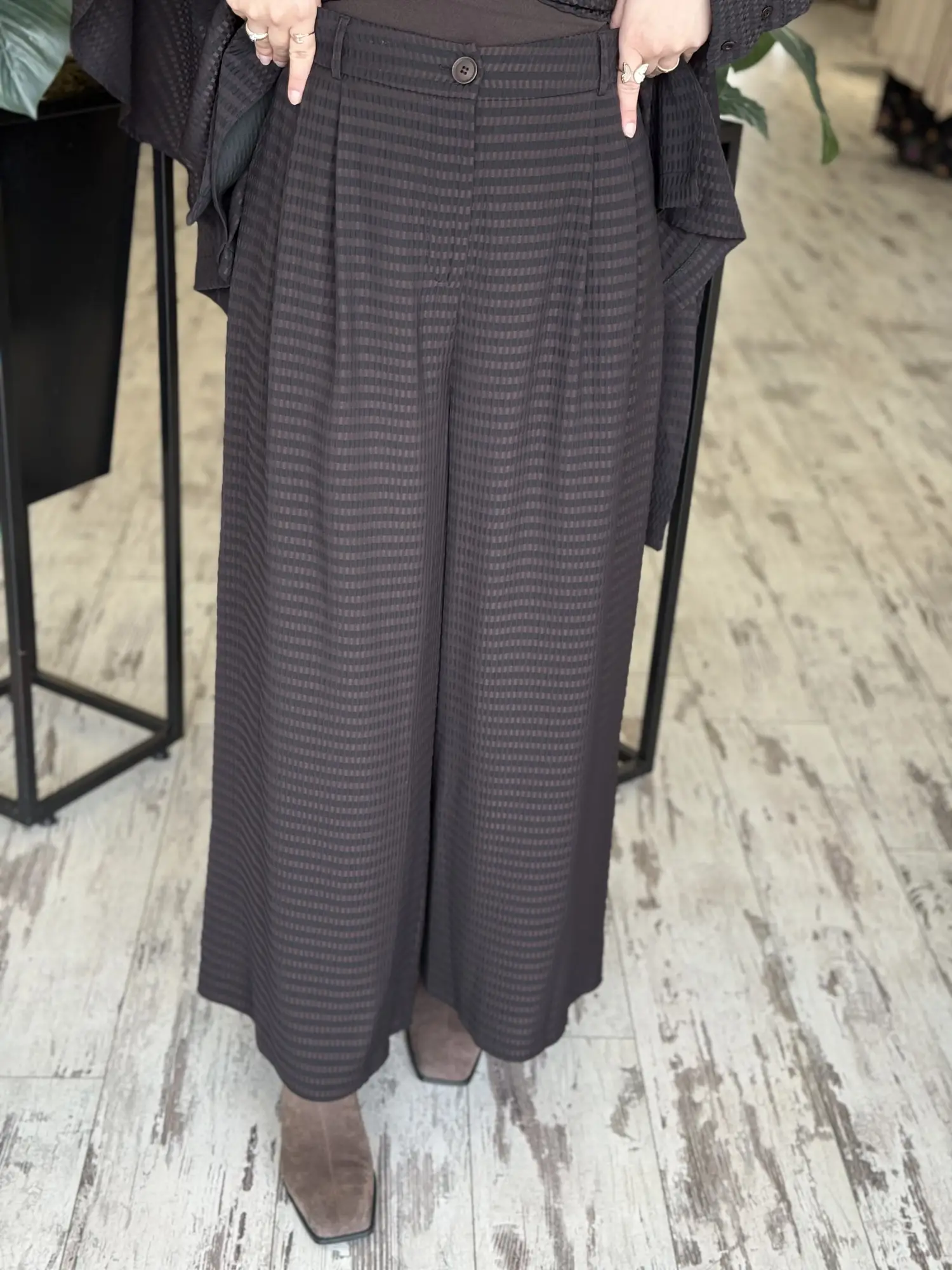 QooQ Store Desenli Pelerin Detaylı Şal Bağlamalı Ceket Pantolon Takım 27FW201