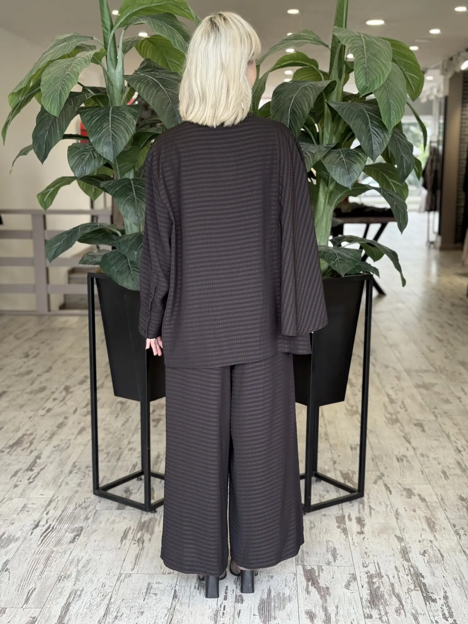QooQ Store Desenli Pelerin Detaylı Şal Bağlamalı Ceket Pantolon Takım 27FW201