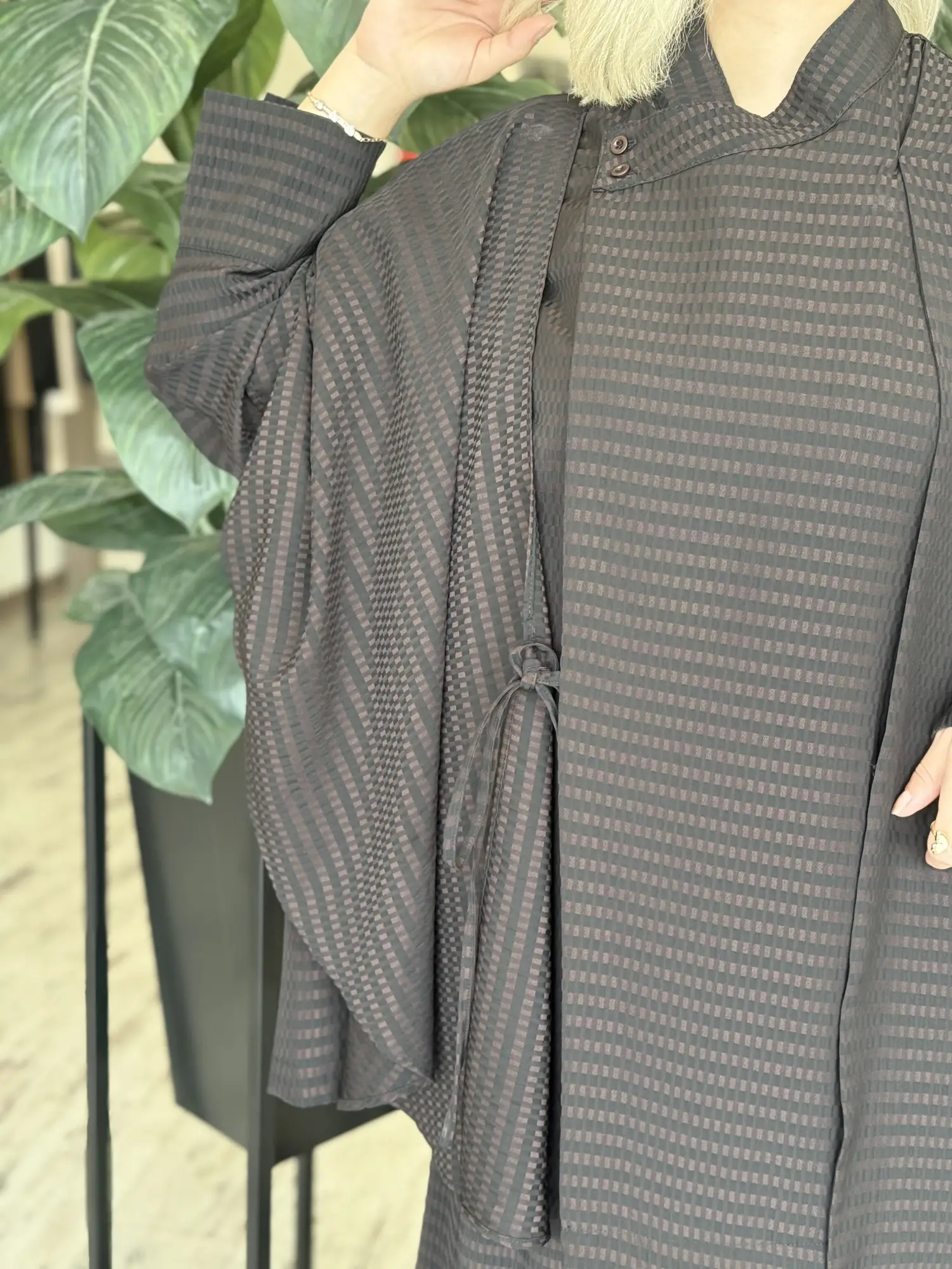 QooQ Store Desenli Pelerin Detaylı Şal Bağlamalı Ceket Pantolon Takım 27FW201