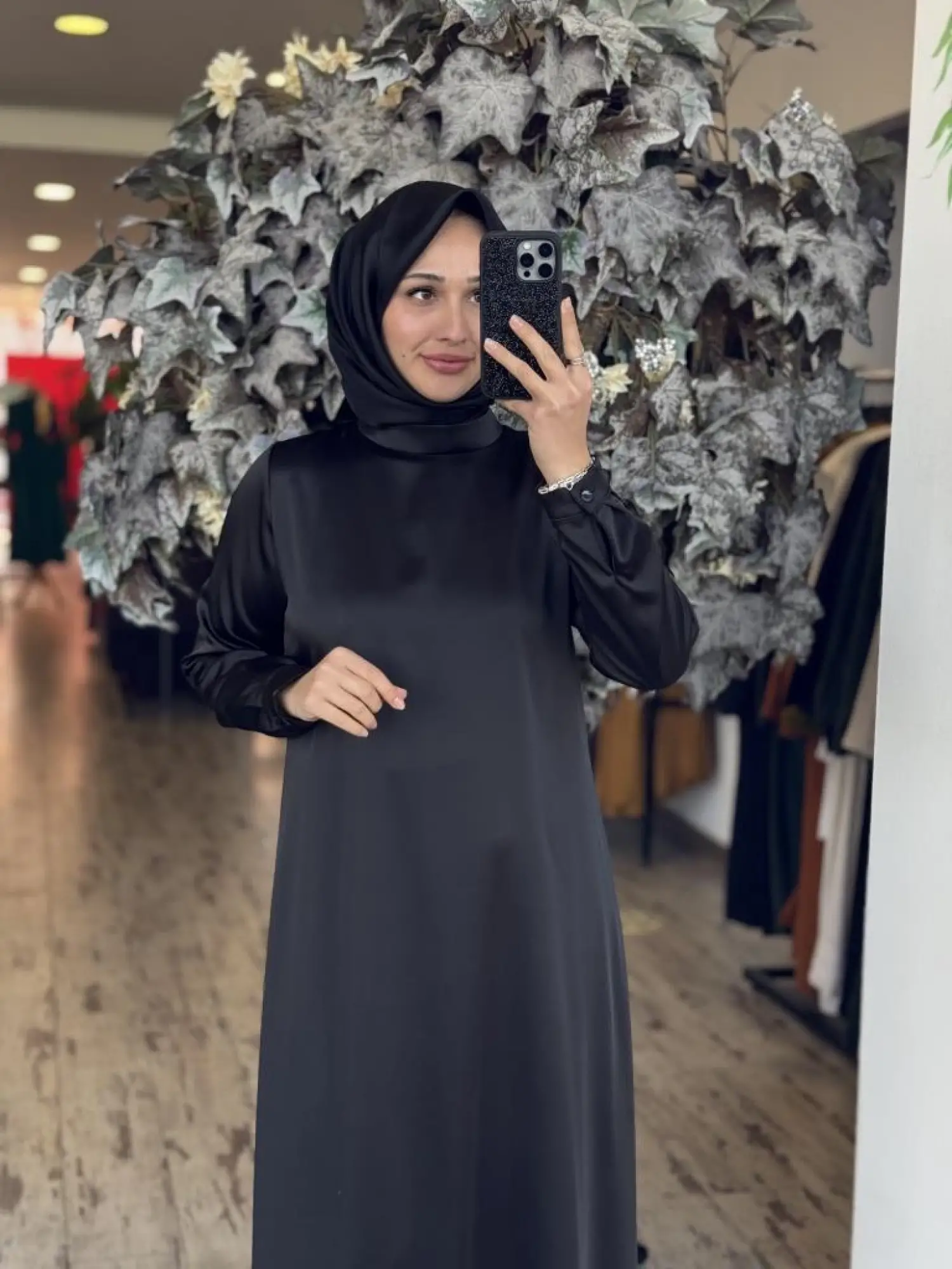 Almarwah İpek Saten Sade Siyah Elbise 90489