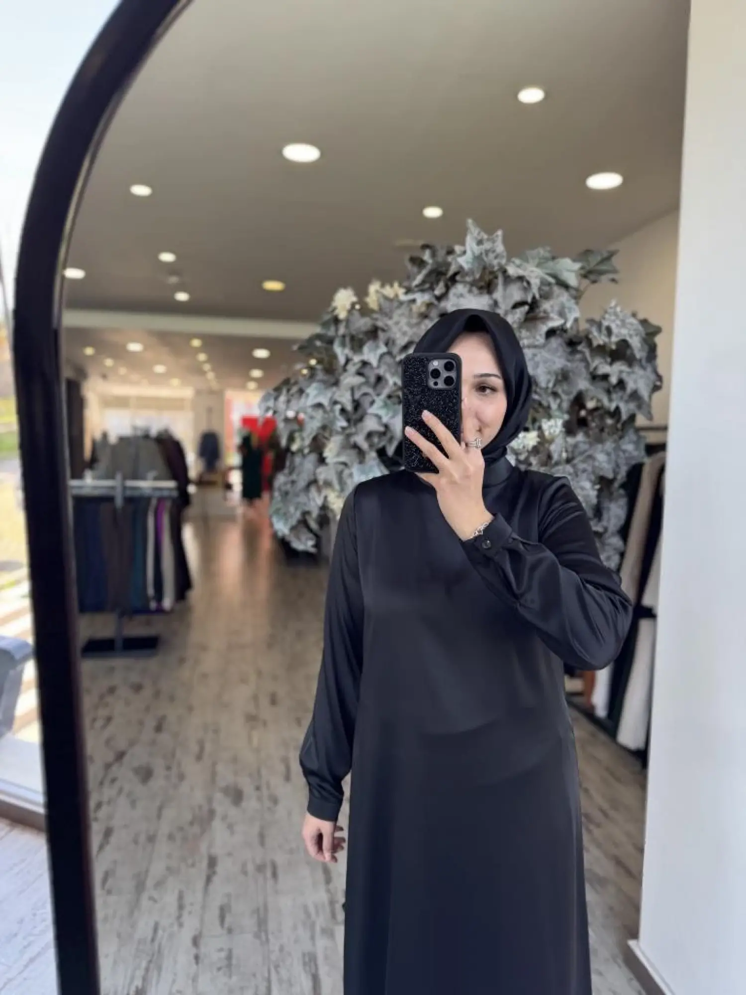 Almarwah İpek Saten Sade Siyah Elbise 90489