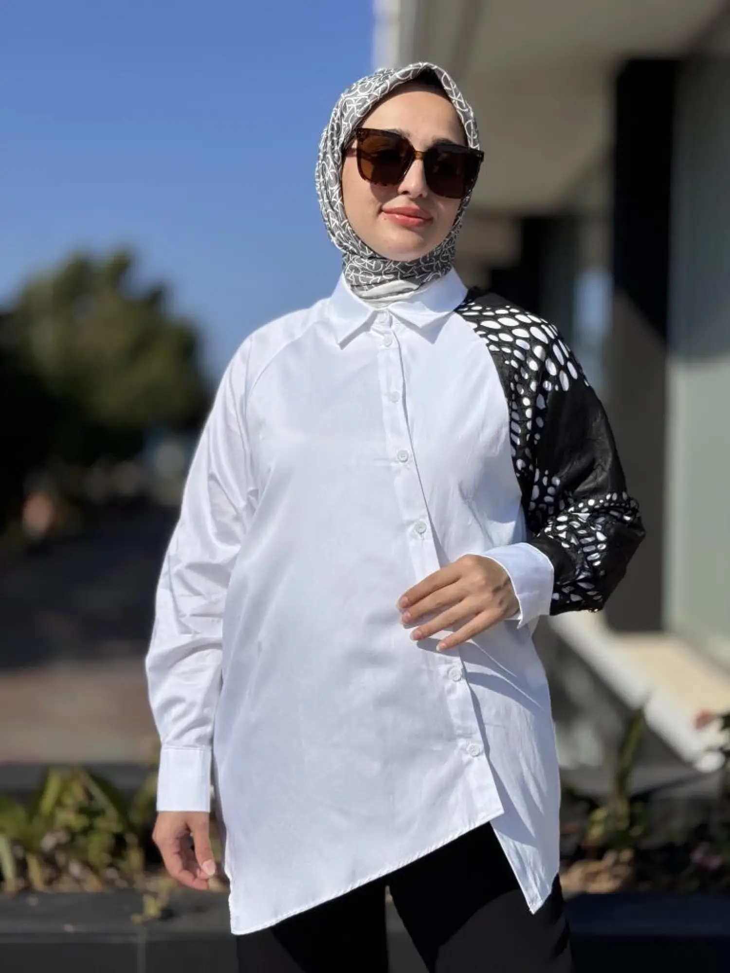 Almarwah Lazer Kesim Deri Detaylı Gömlek 101995