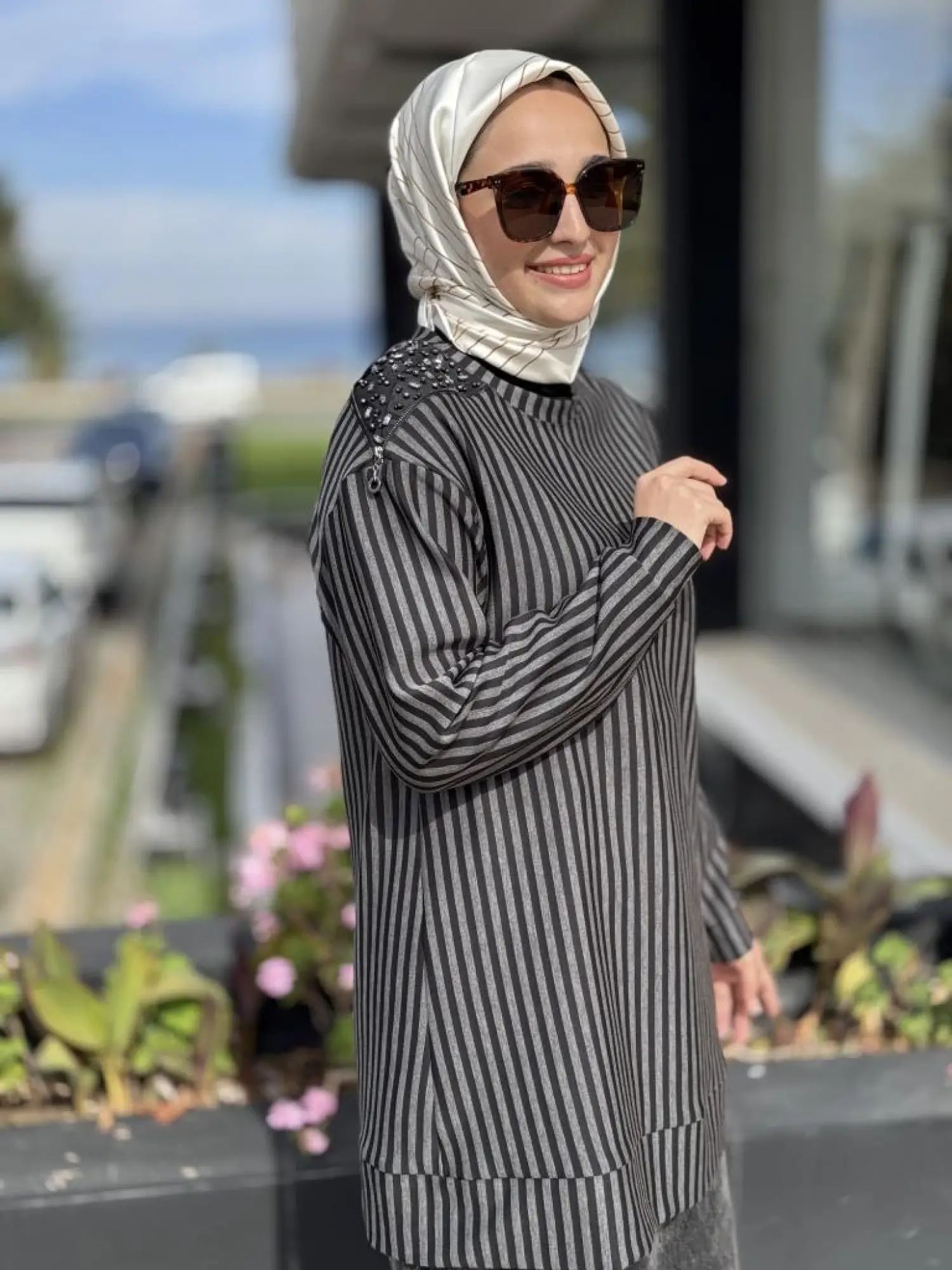 Almarwah Omuz Detaylı Çizgili Viscon Tunik 102235