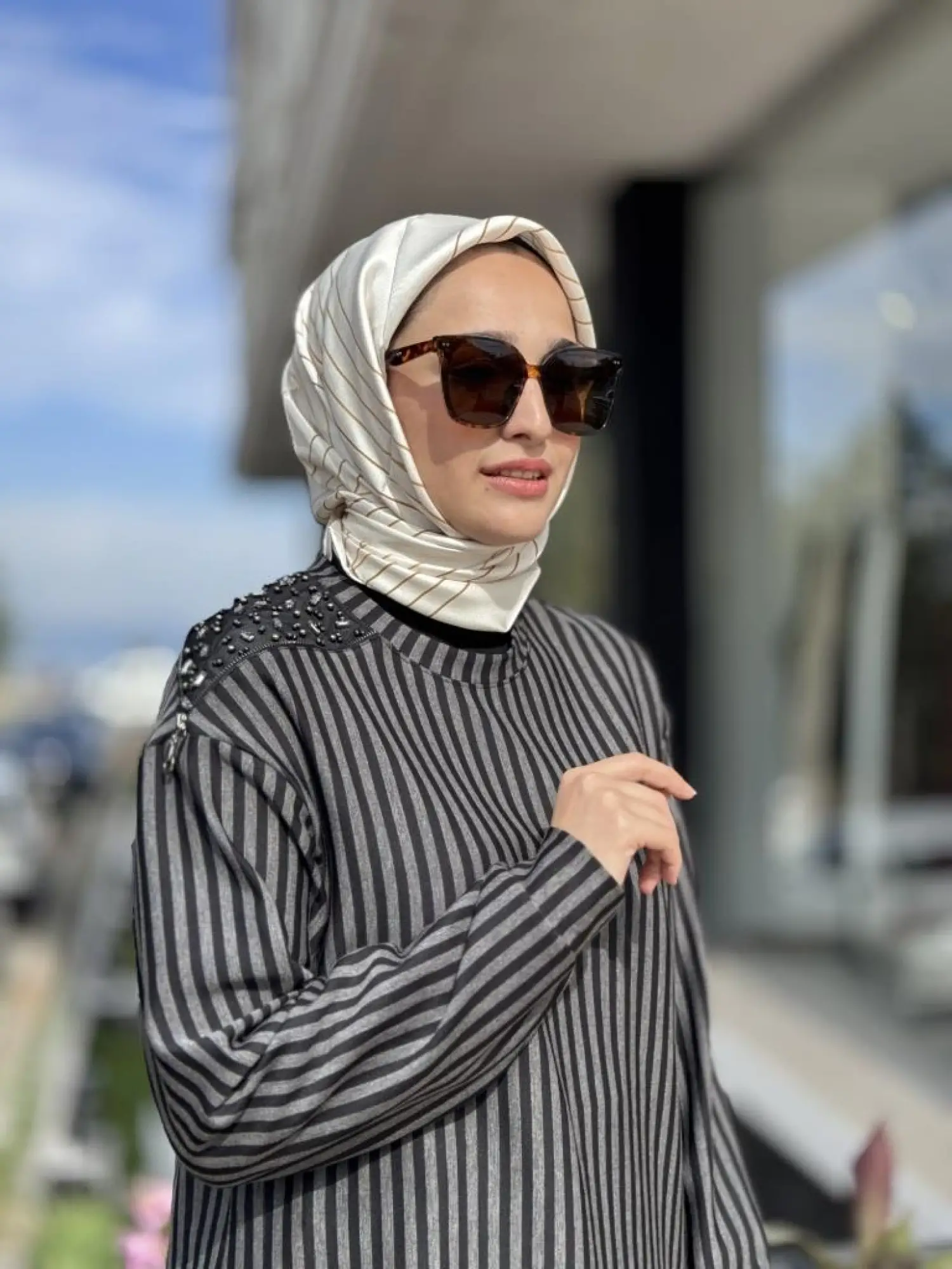 Almarwah Omuz Detaylı Çizgili Viscon Tunik 102235