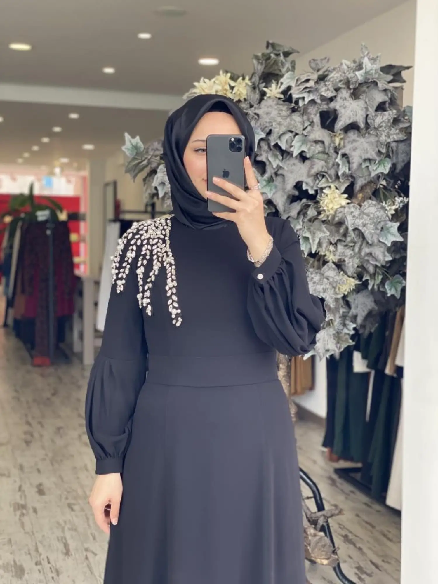 Almarwah Omuzu İnci Ve Taş Detaylı Şık Siyah Elbise 90487