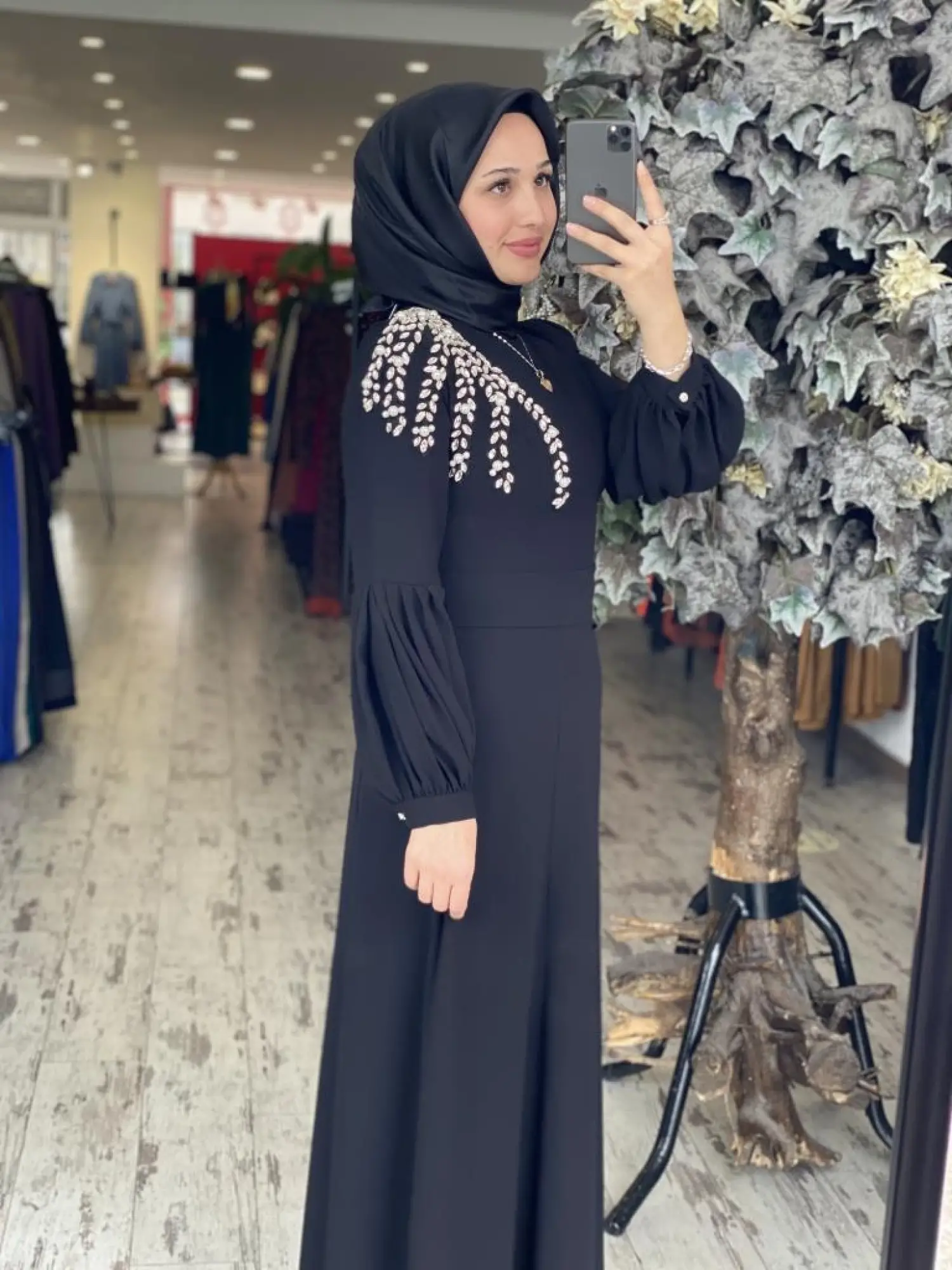 Almarwah Omuzu İnci Ve Taş Detaylı Şık Siyah Elbise 90487