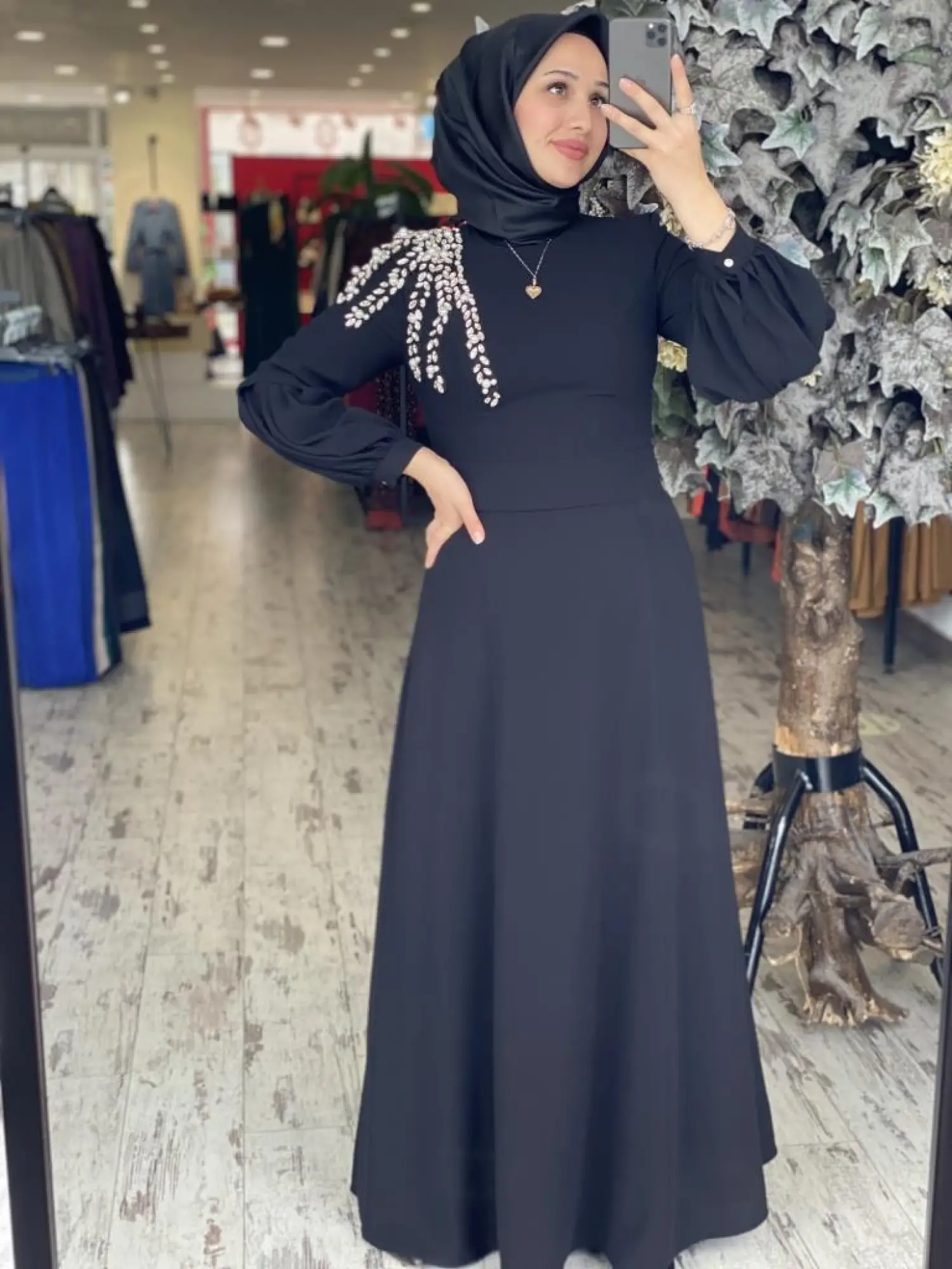 Almarwah Omuzu İnci Ve Taş Detaylı Şık Siyah Elbise 90487