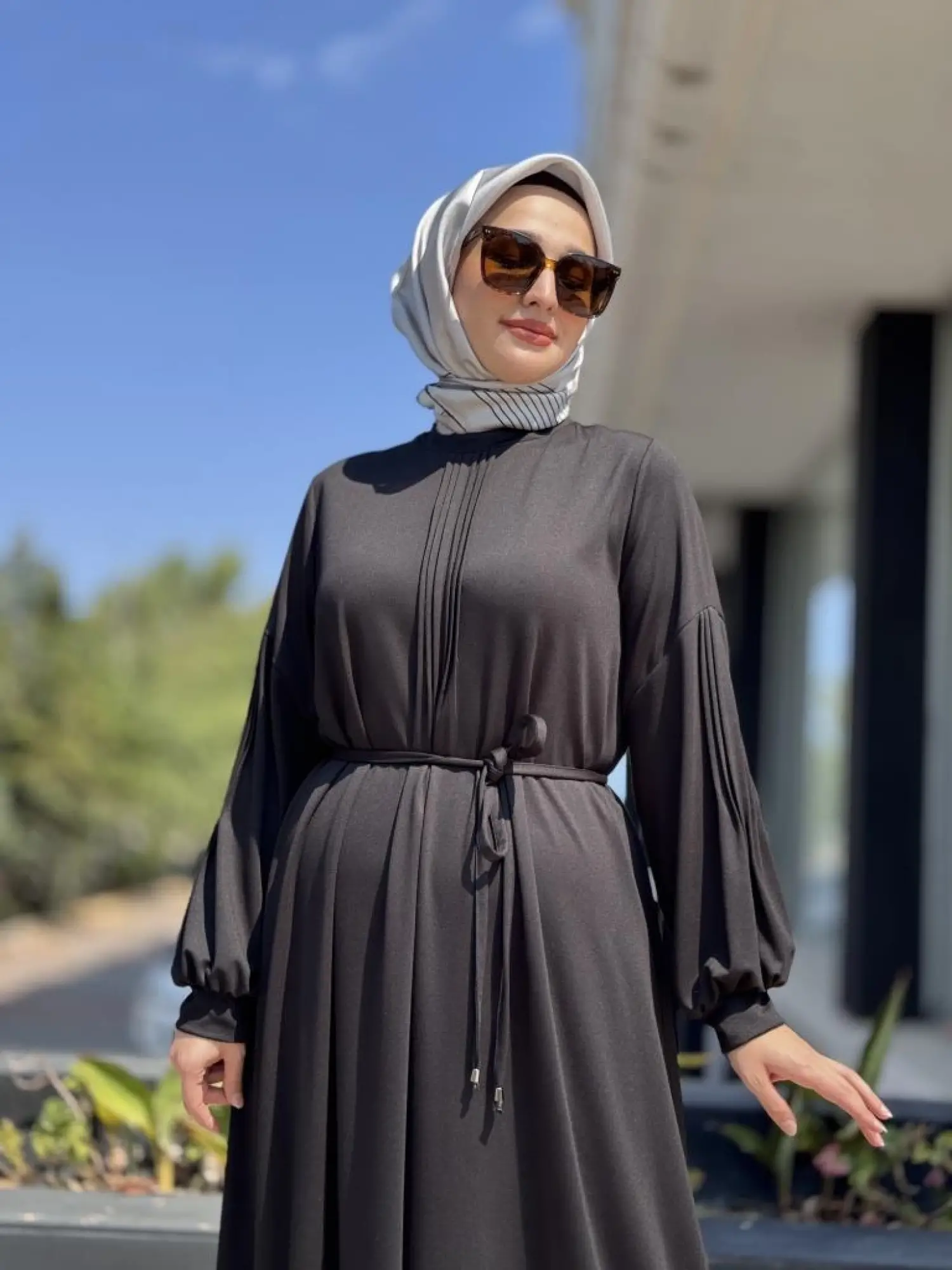 Almarwah Önü ve Kolu Drape Detaylı Elbise 303870