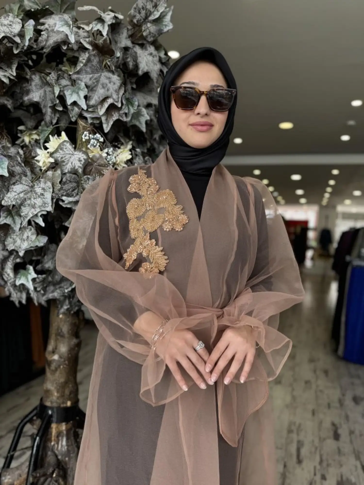 Almarwah Yakası Boncuk İşlemeli Organze Kap 90518