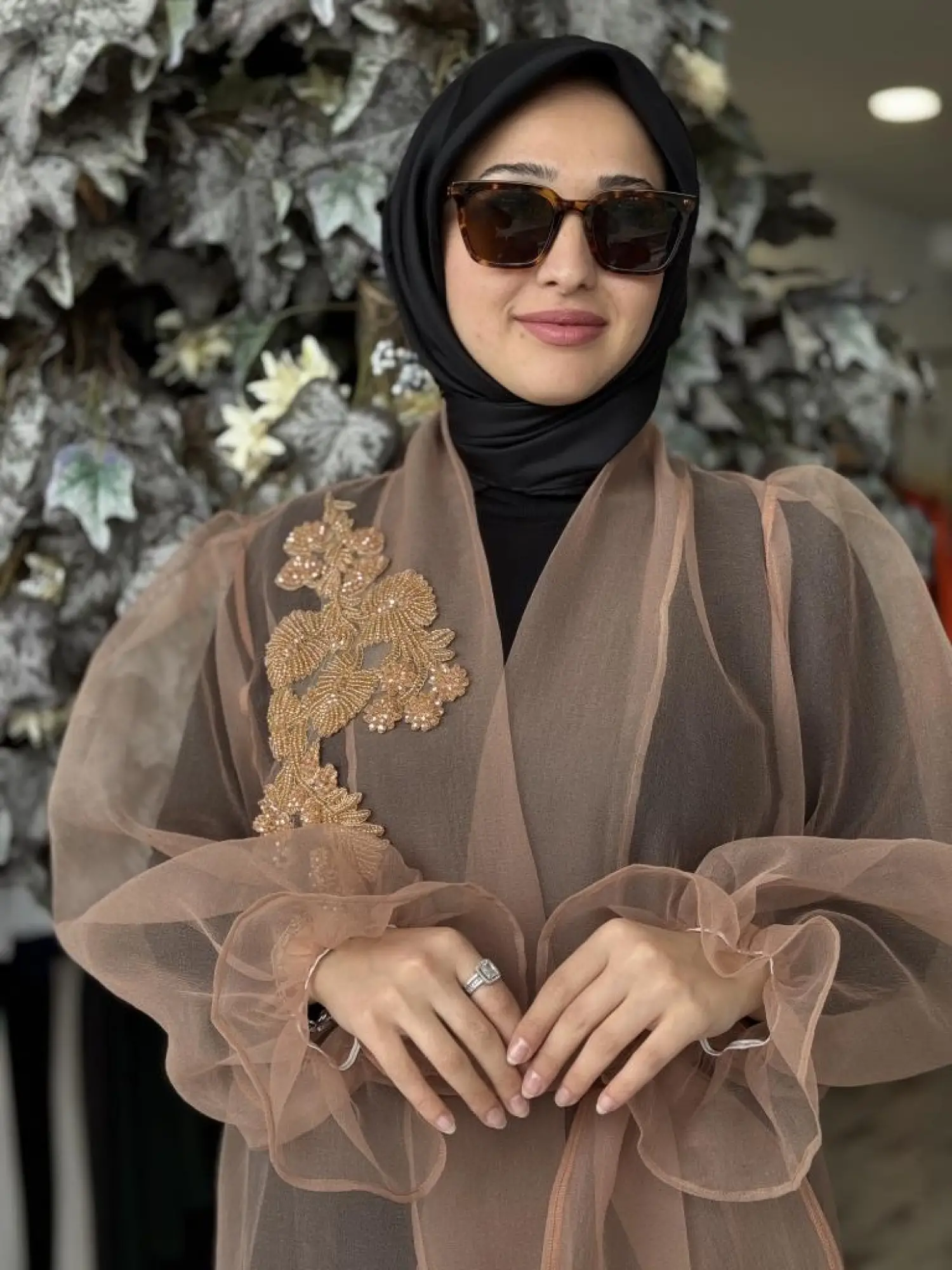 Almarwah Yakası Boncuk İşlemeli Organze Kap 90518