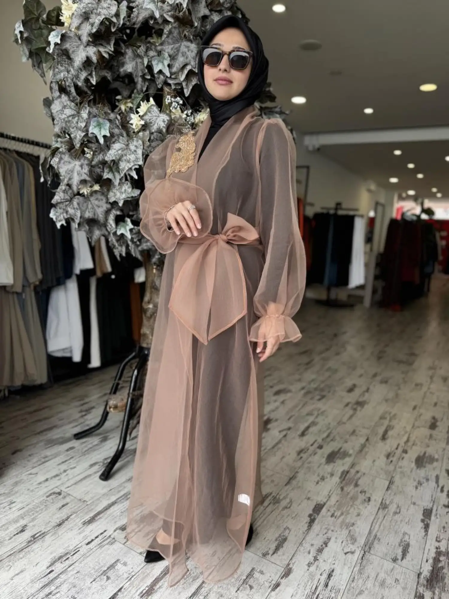 Almarwah Yakası Boncuk İşlemeli Organze Kap 90518