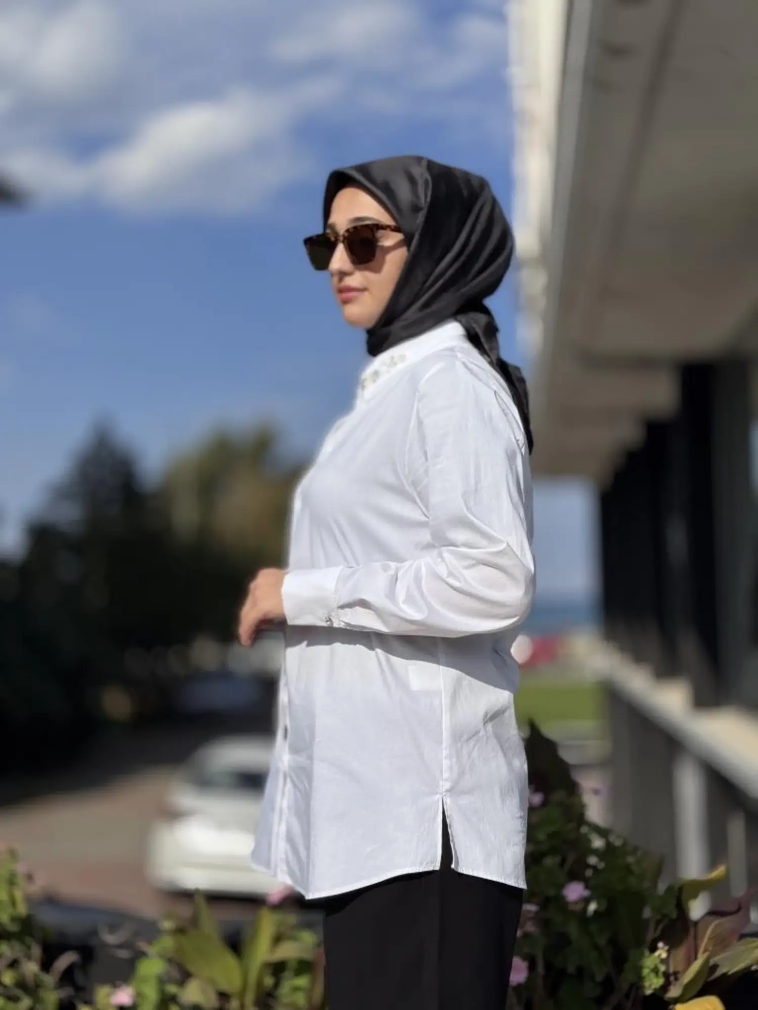 Almarwah Yakası İnci ve Taş Detaylı Poplin Gömlek 101999