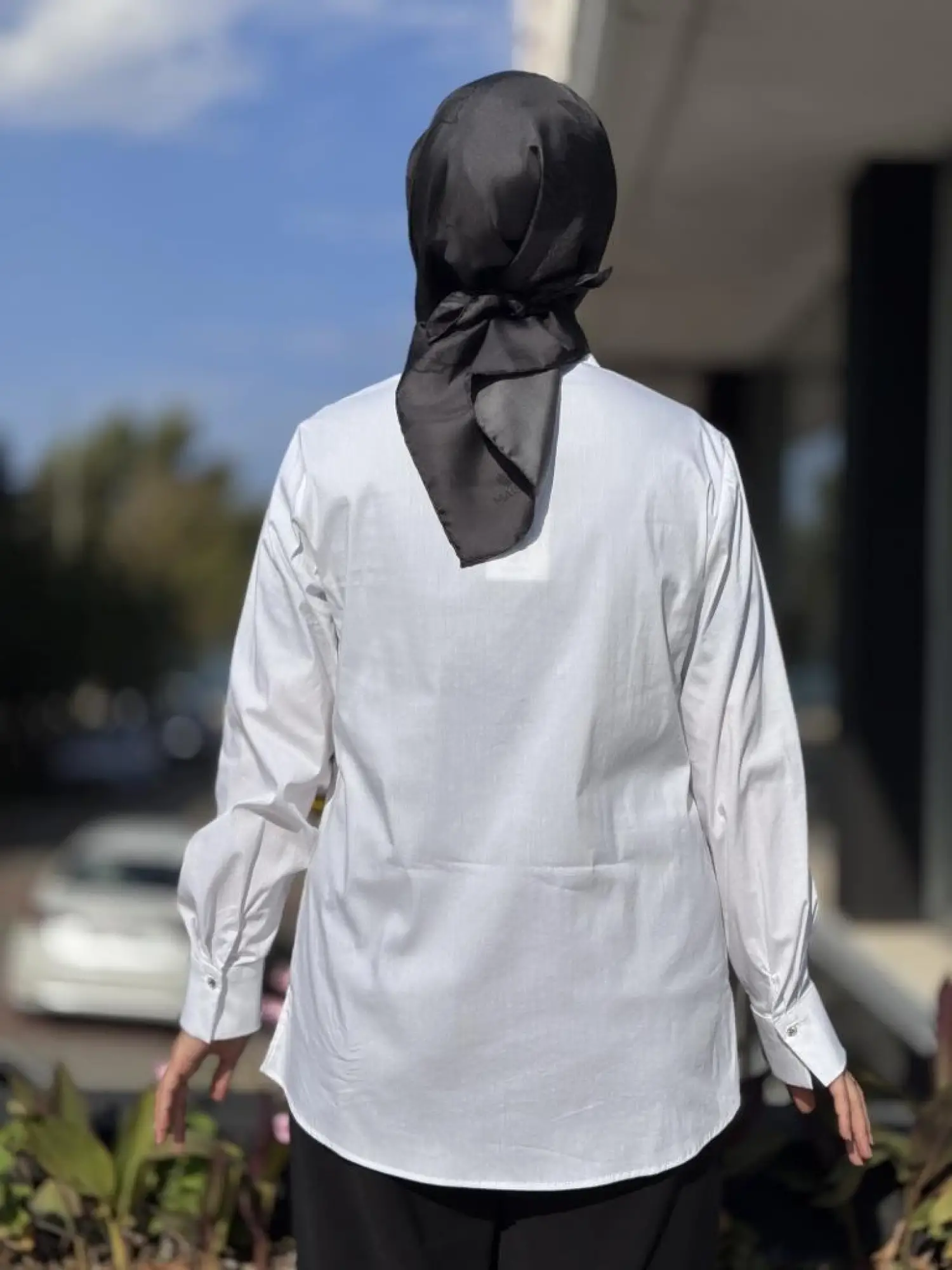 Almarwah Yakası İnci ve Taş Detaylı Poplin Gömlek 101999