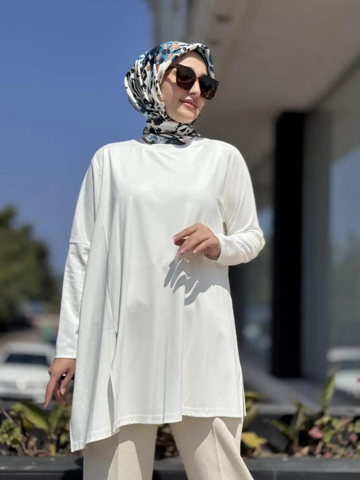 Almarwah Yandan Yırtmaçlı Viscon Tunik 102227