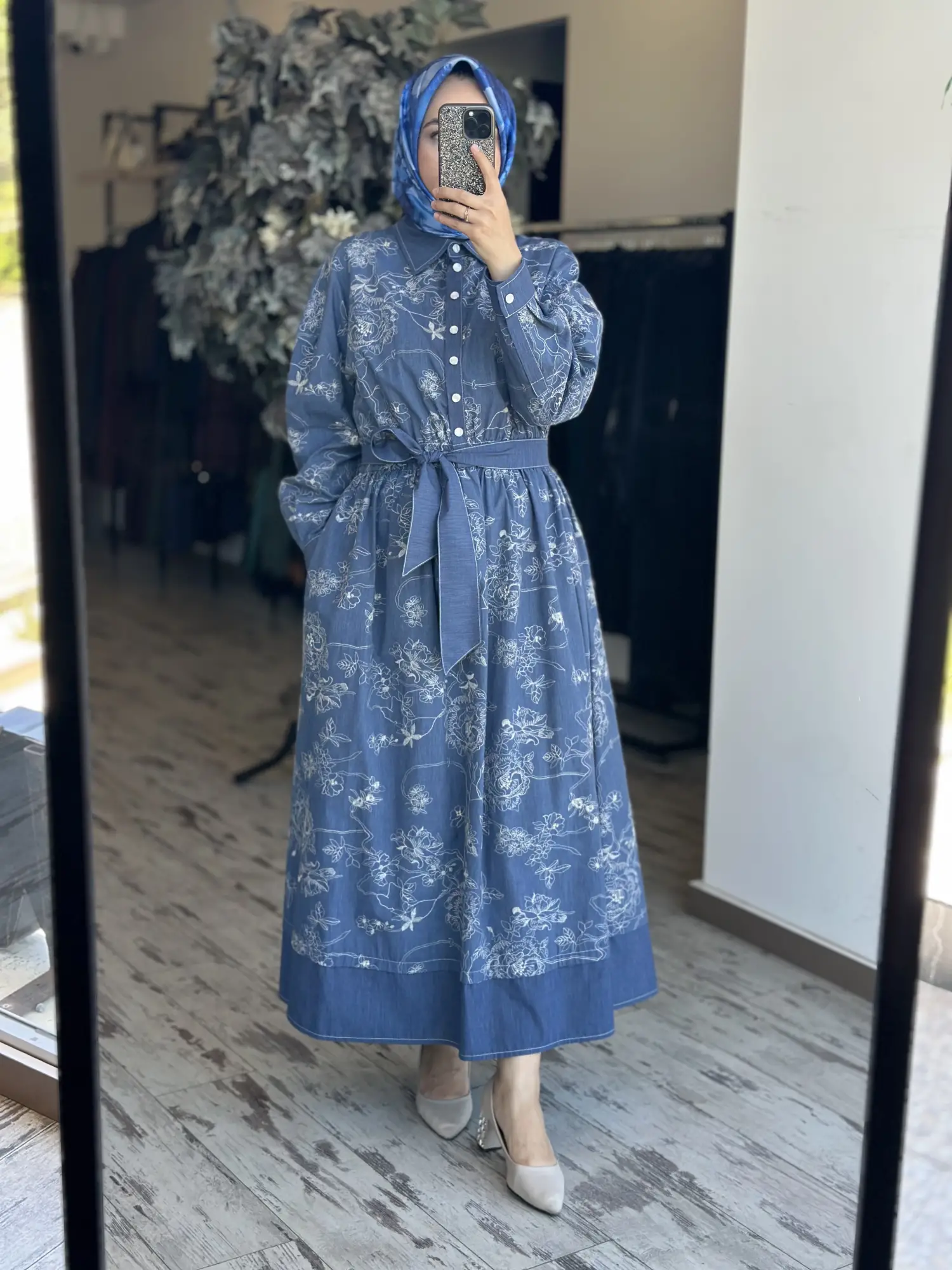 Clande Çiçek Nakış Desenli Denim Elbise