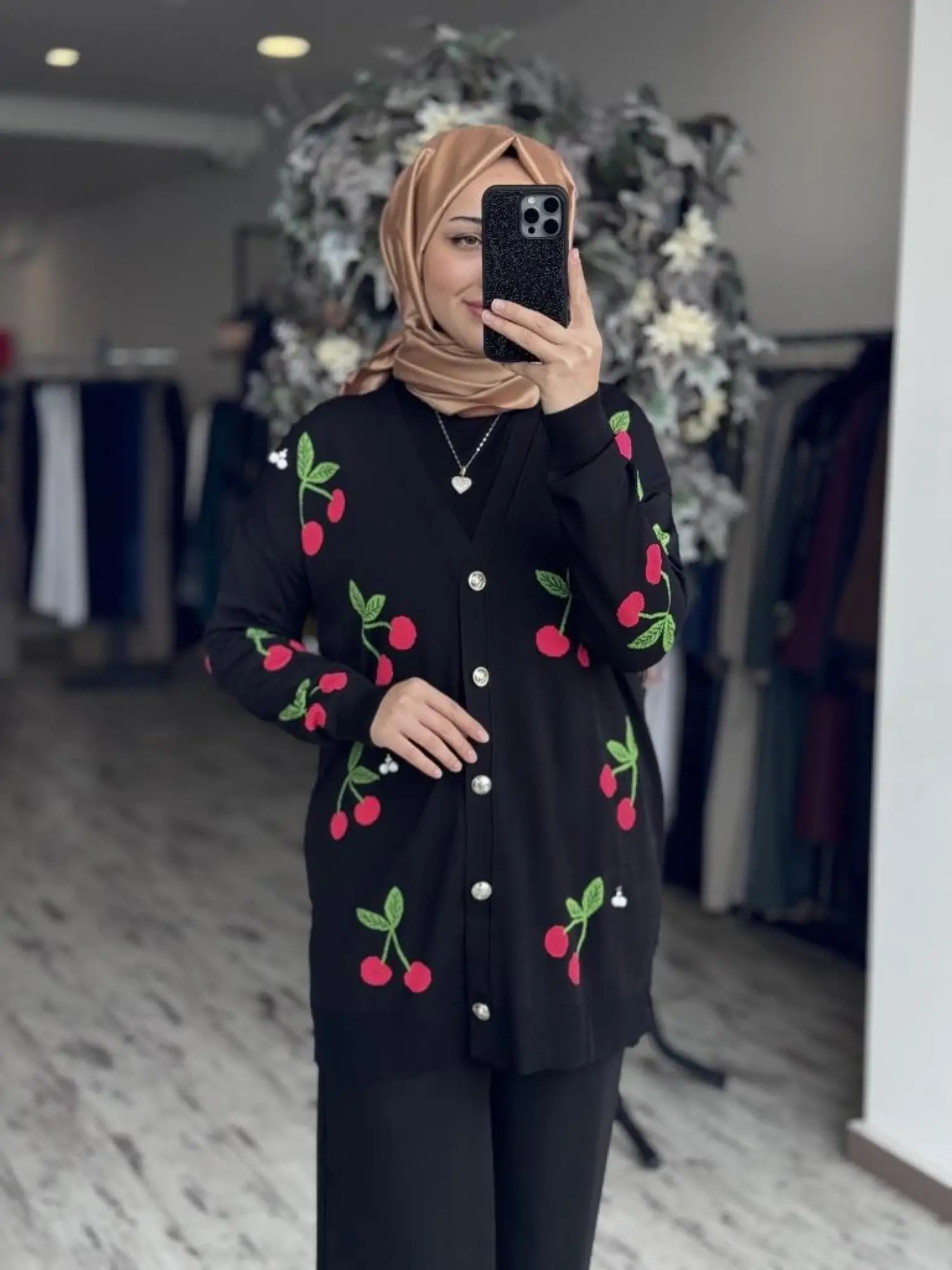 Ghisa Kiraz Desenli Broşlu Hırka 3091