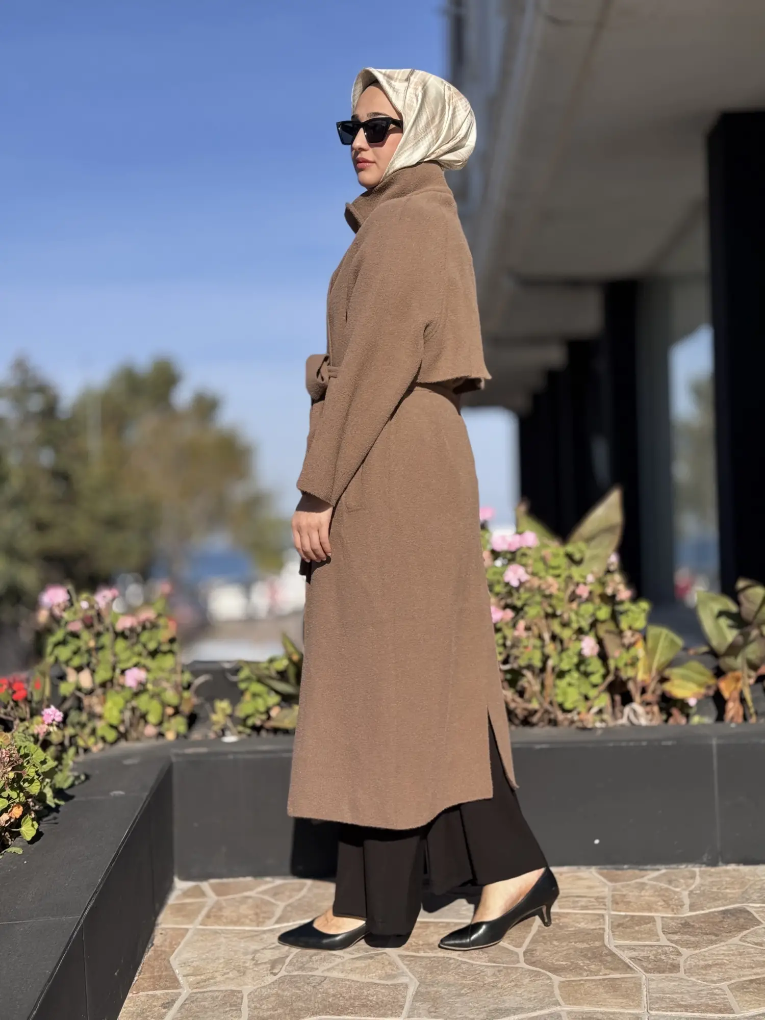 Ghisa Sırt Kapak ve Düğme Detaylı Kaban