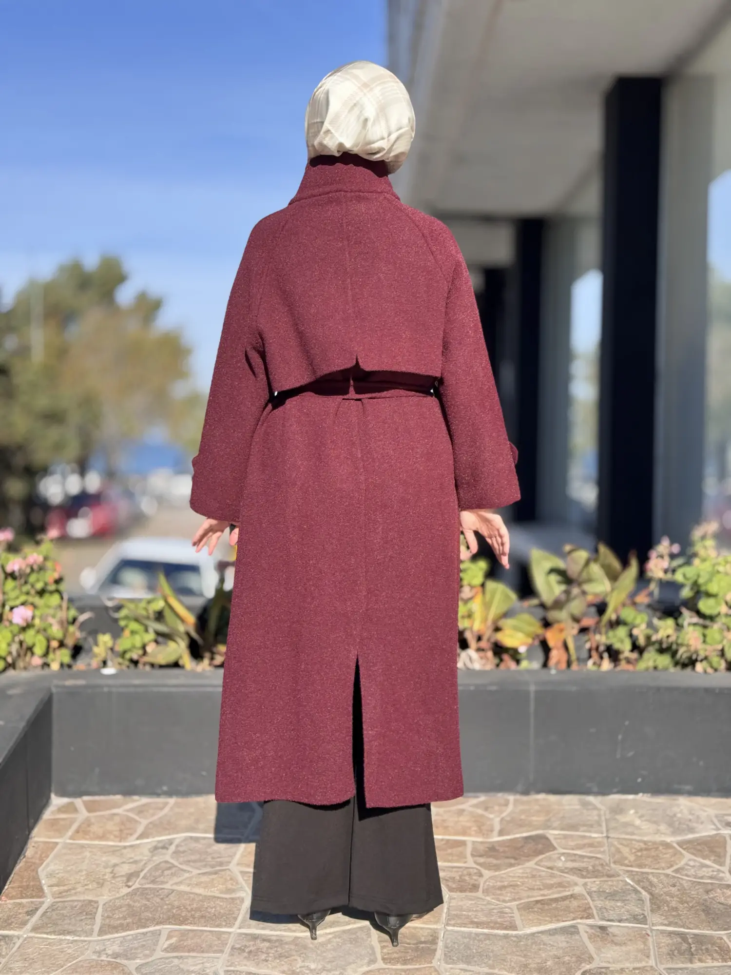 Ghisa Sırt Kapak ve Düğme Detaylı Kaban