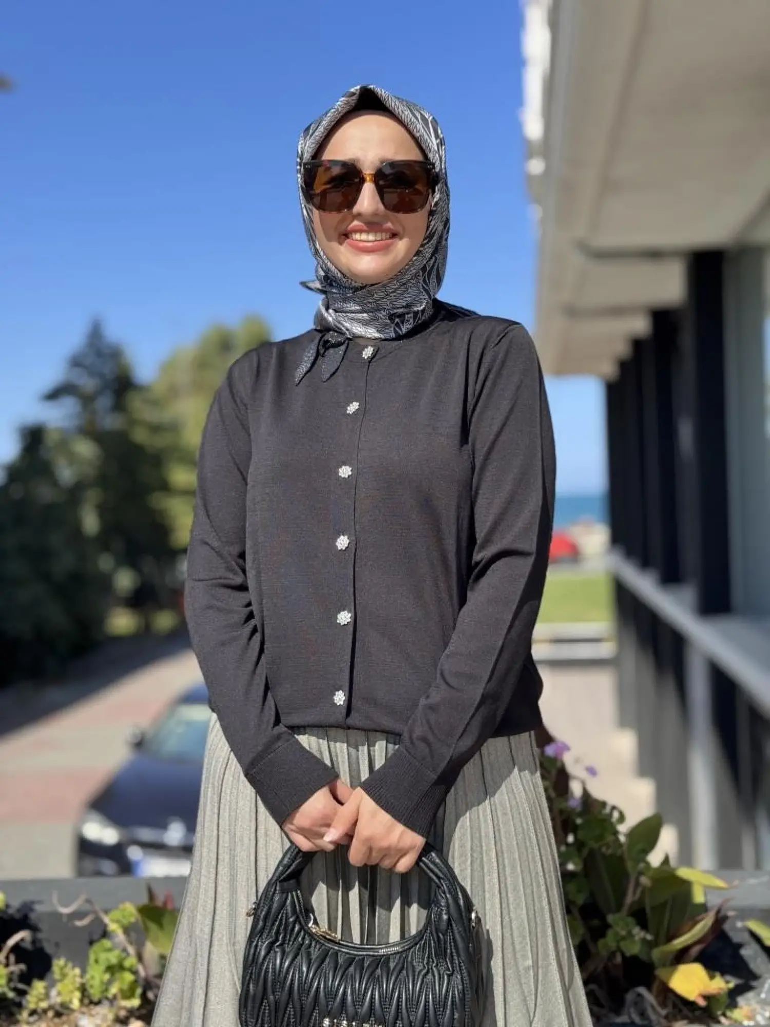 Ghisa Yakası Taşlı Fiyonklu Triko Hırka 3215