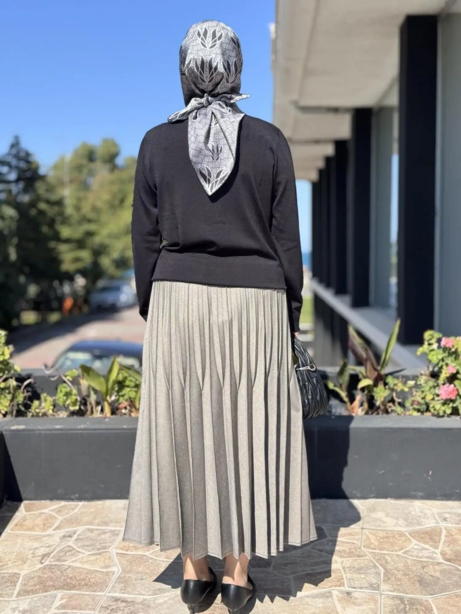 Ghisa Yakası Taşlı Fiyonklu Triko Hırka 3215