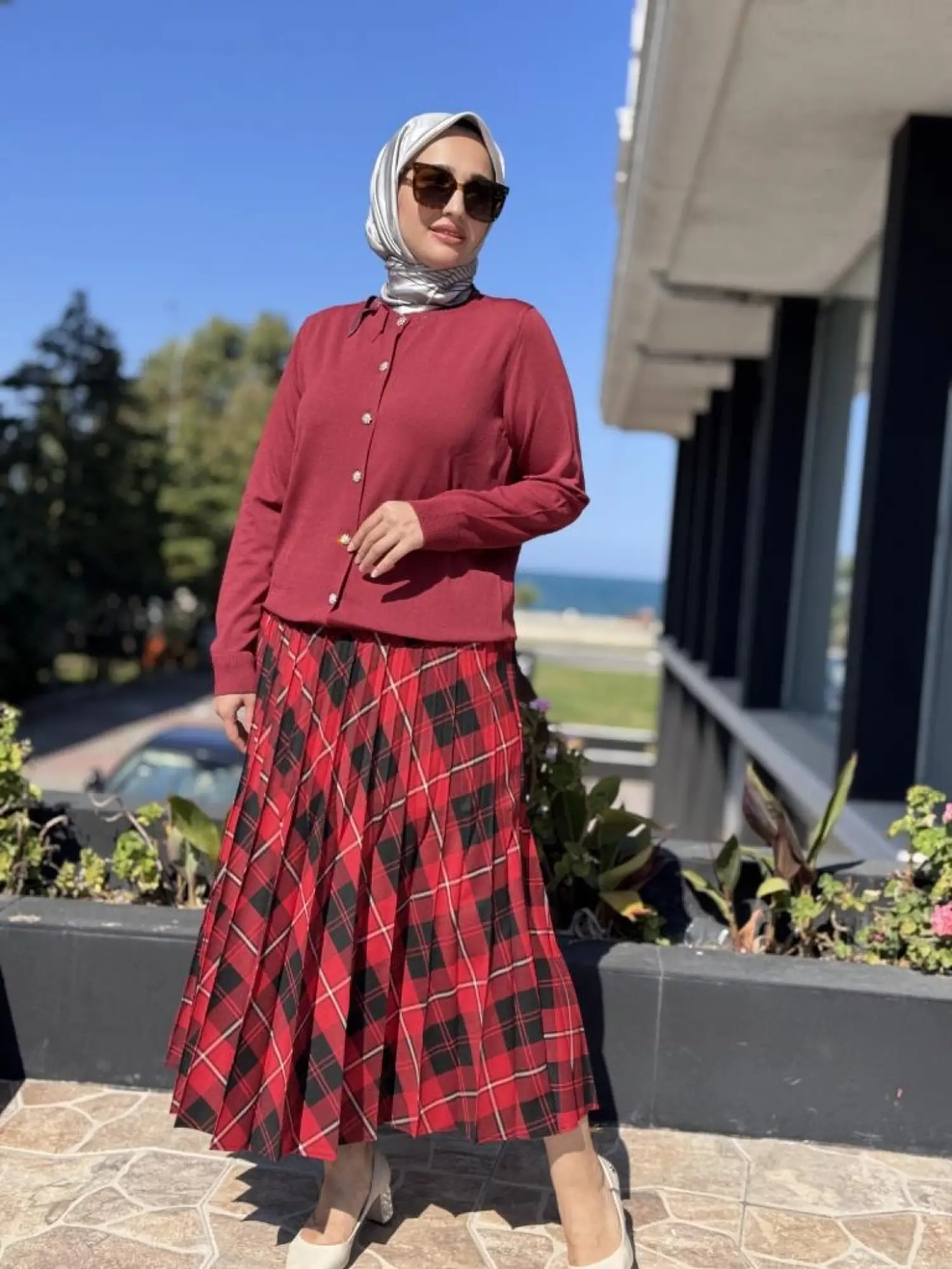 Ghisa Yakası Taşlı Fiyonklu Triko Hırka 3215