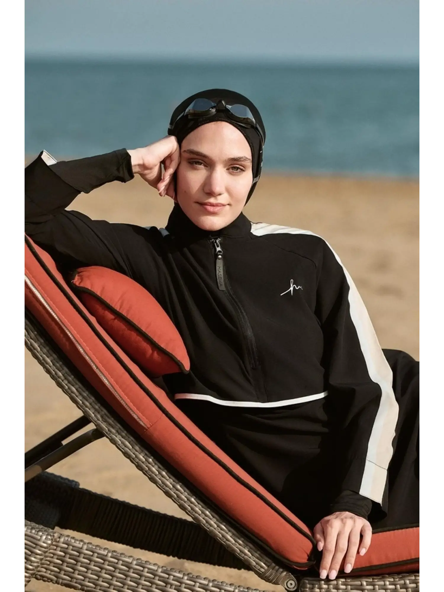 Haşema Esila H-Per Serisi 6 Parça Jileli Siyah-Beyaz Tam Tesettür Mayo Takımı HSM3125