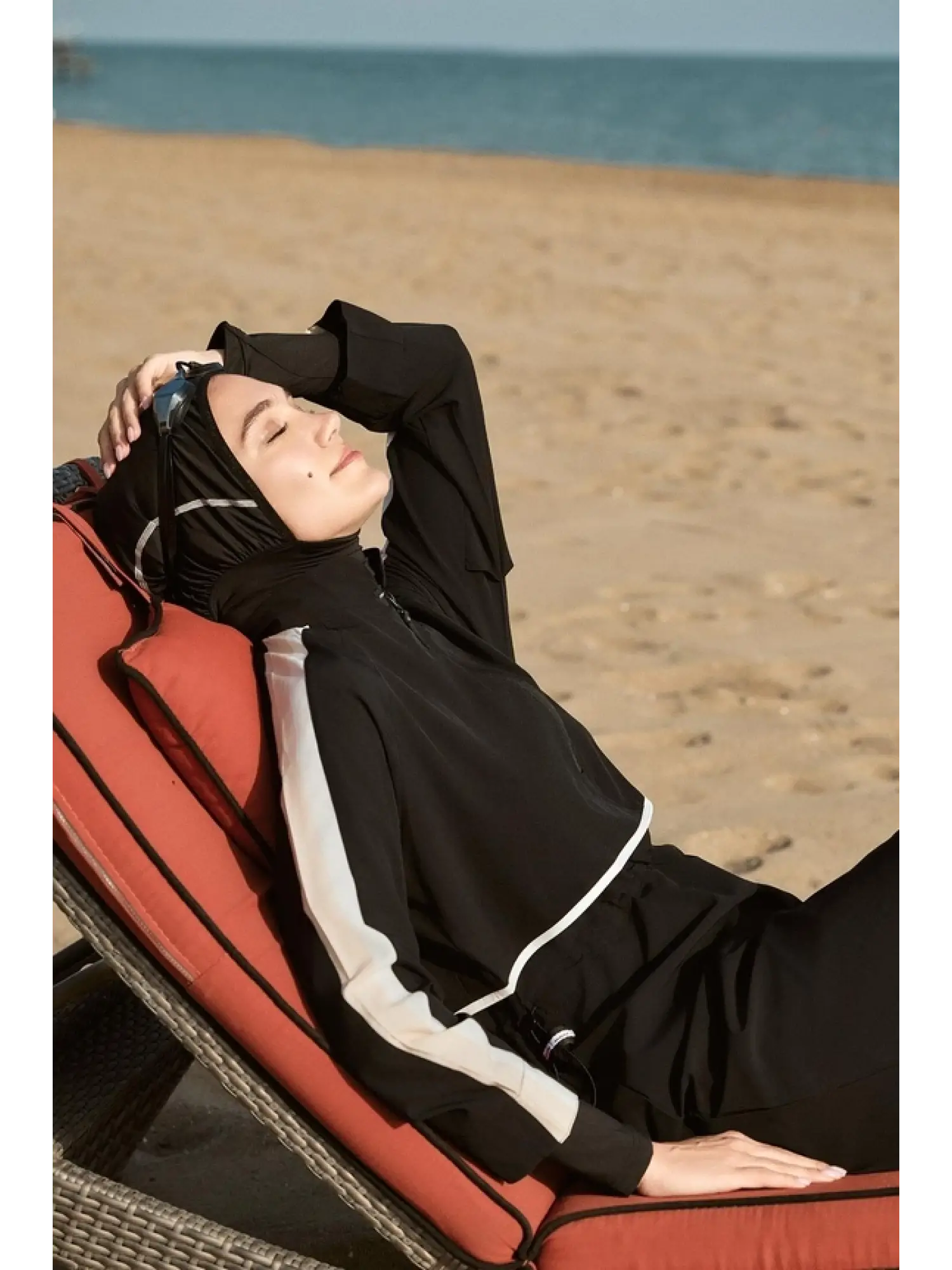 Haşema Esila H-Per Serisi 6 Parça Jileli Siyah-Beyaz Tam Tesettür Mayo Takımı HSM3125