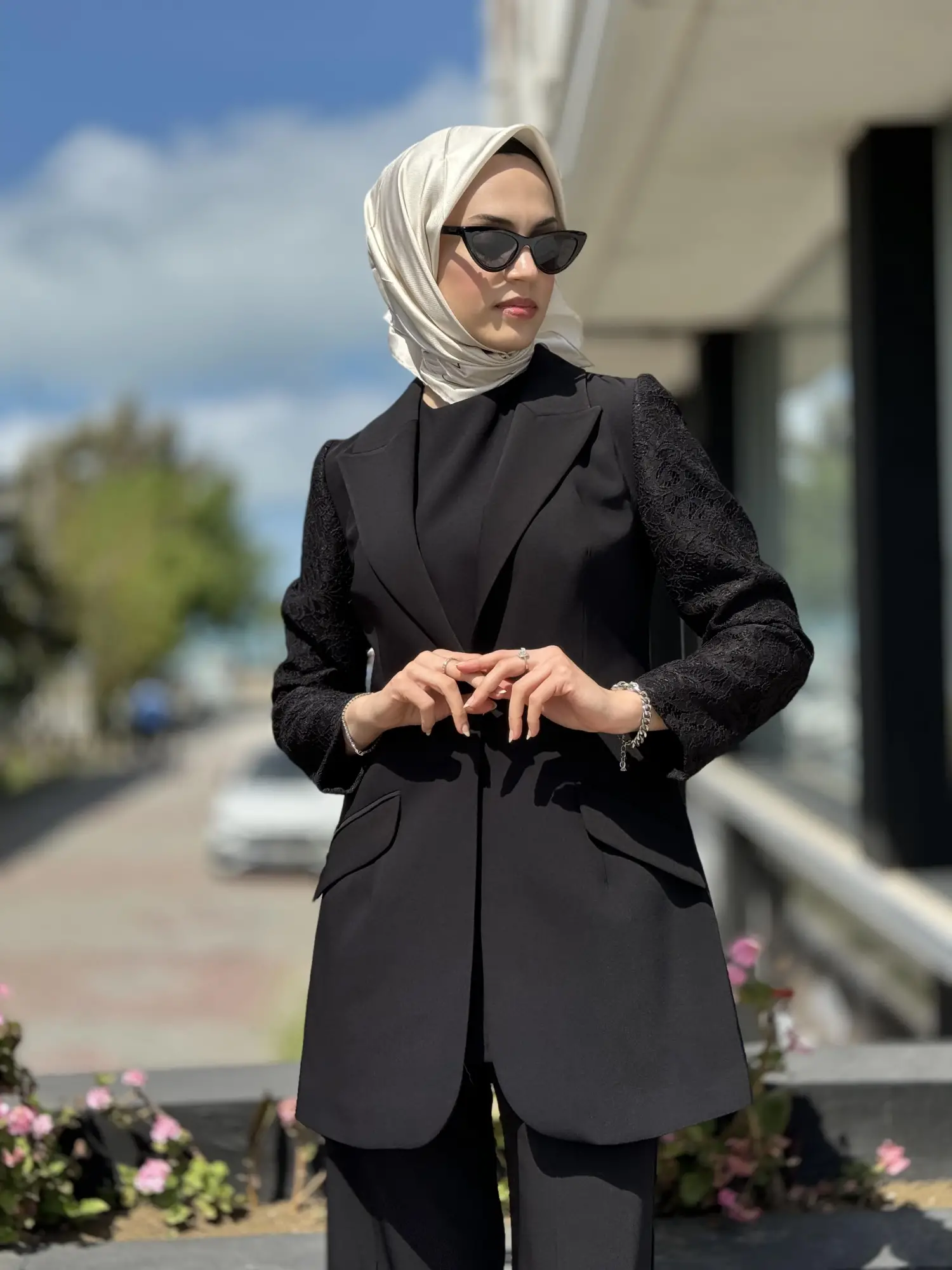 Jamila Sarah Kolları ve Arkası Dantel İşlemeli Ceket Pantolon Takım 9022