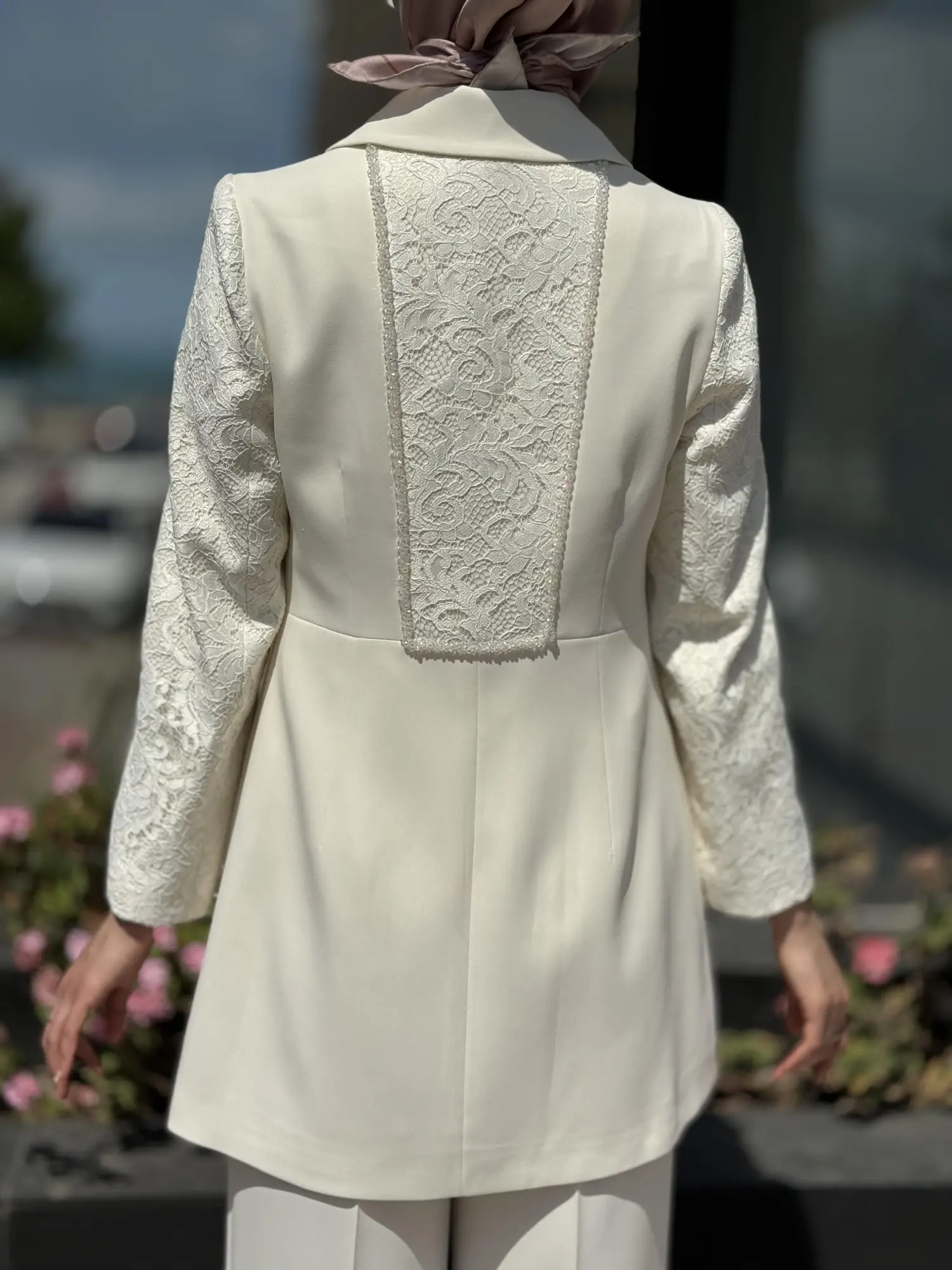 Jamila Sarah Kolları ve Arkası Dantel İşlemeli Ceket Pantolon Takım 9022