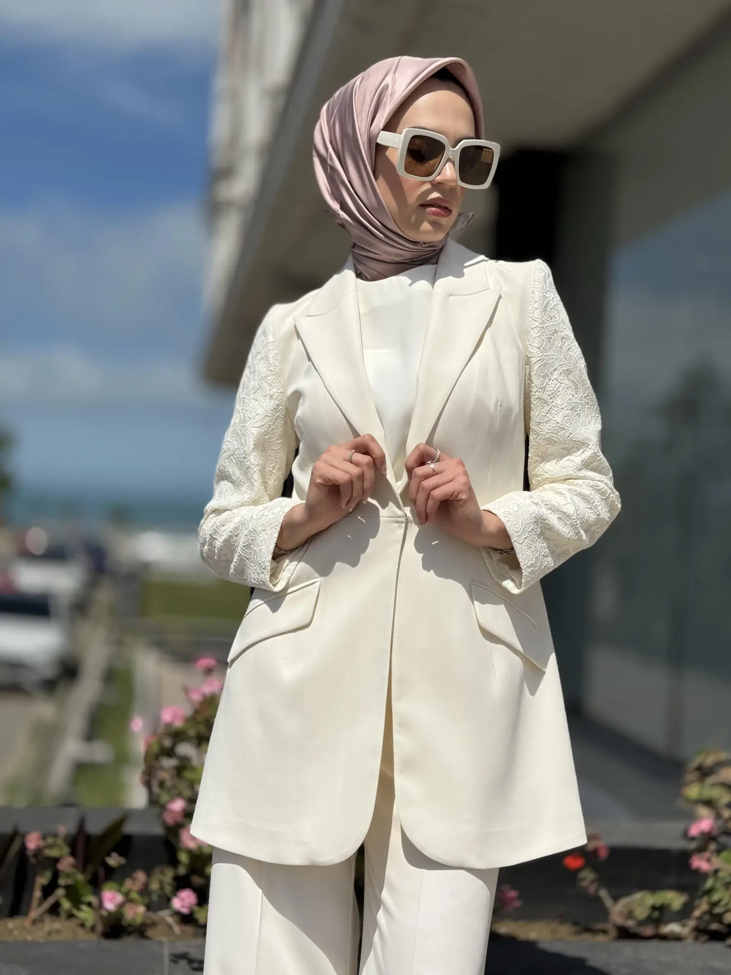 Jamila Sarah Kolları ve Arkası Dantel İşlemeli Ceket Pantolon Takım 9022