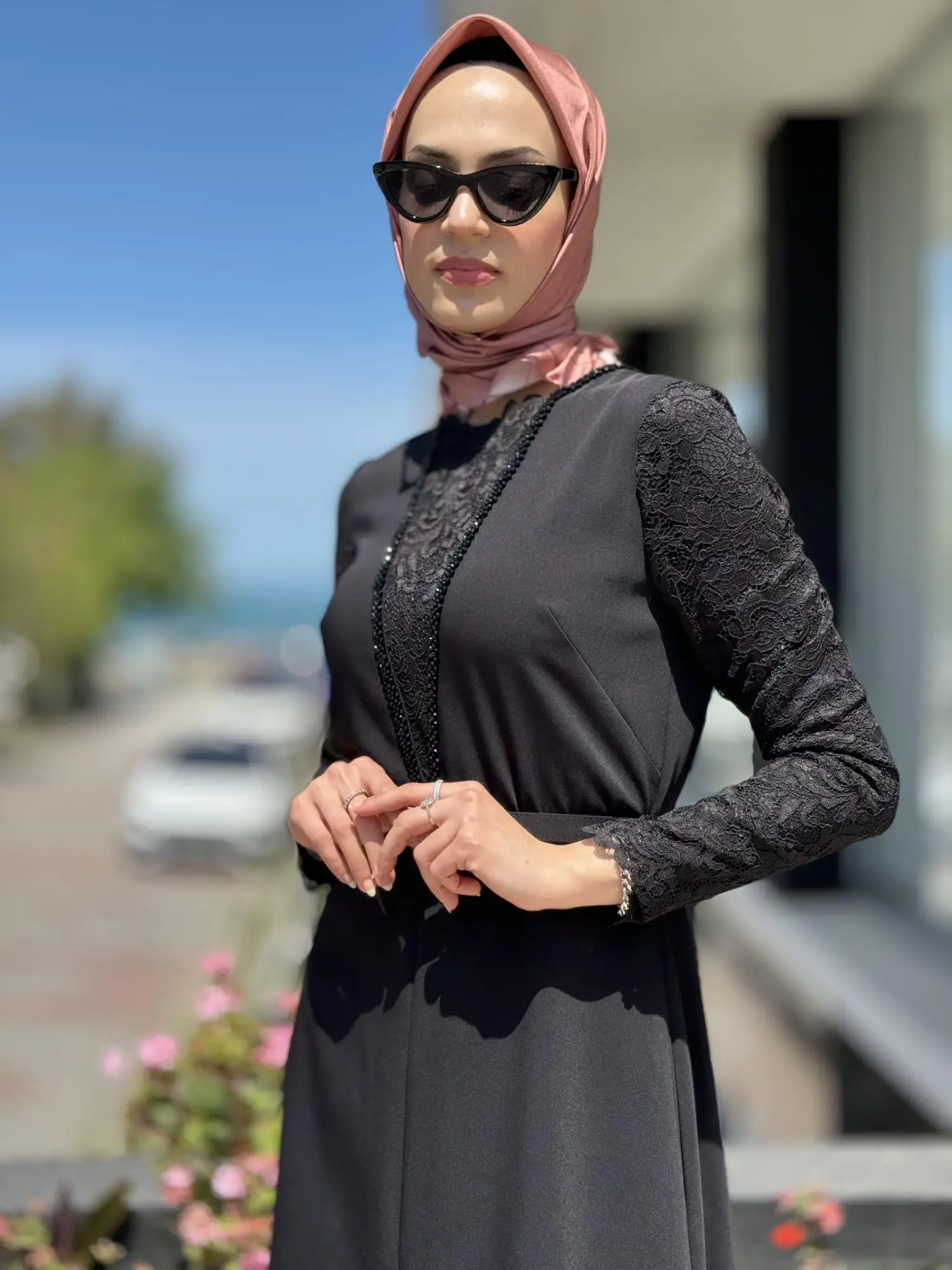 Jamila Sarah Kolları Ve Önü Dantel İşlemeli Tesettür Abiye Elbise 3018