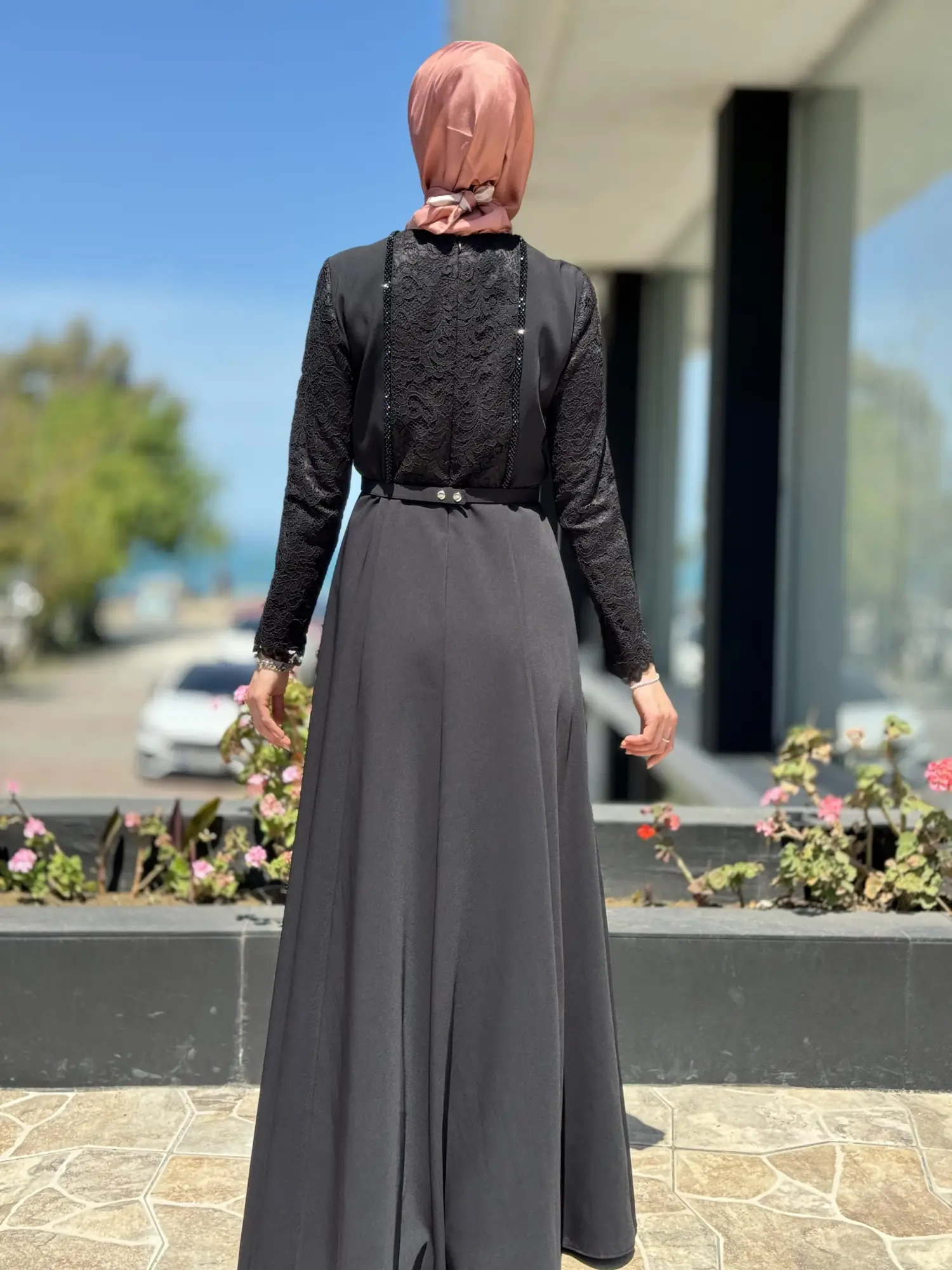 Jamila Sarah Kolları Ve Önü Dantel İşlemeli Tesettür Abiye Elbise 3018